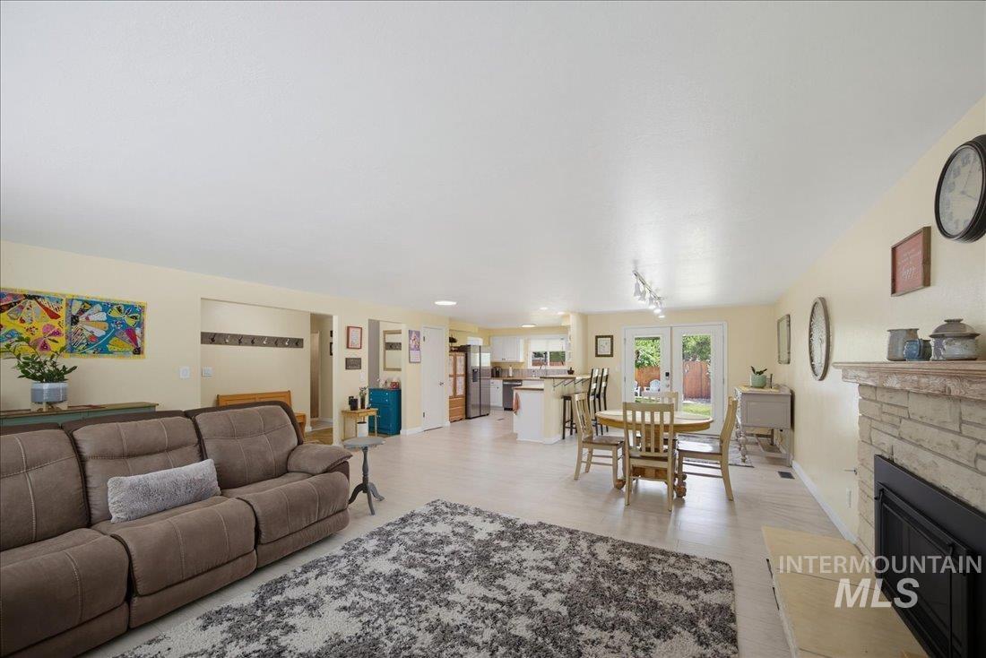 5300 N Warrington Dr. Property Photo 6