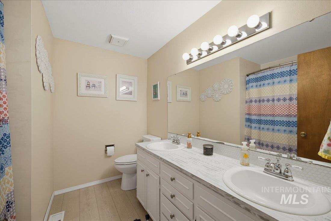 5300 N Warrington Dr. Property Photo 14