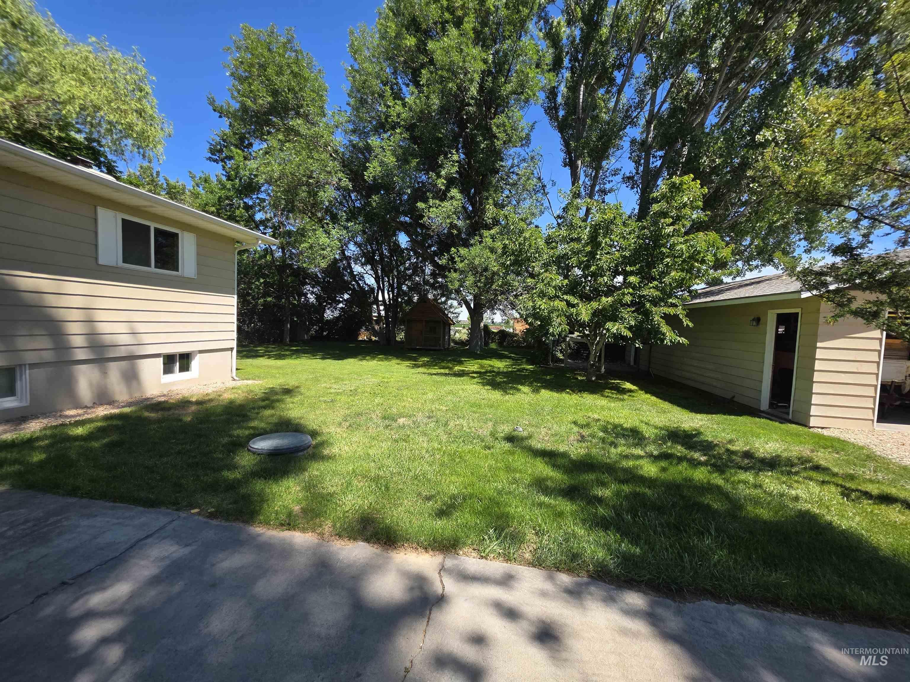 7714 Spring Drive Property Photo 2