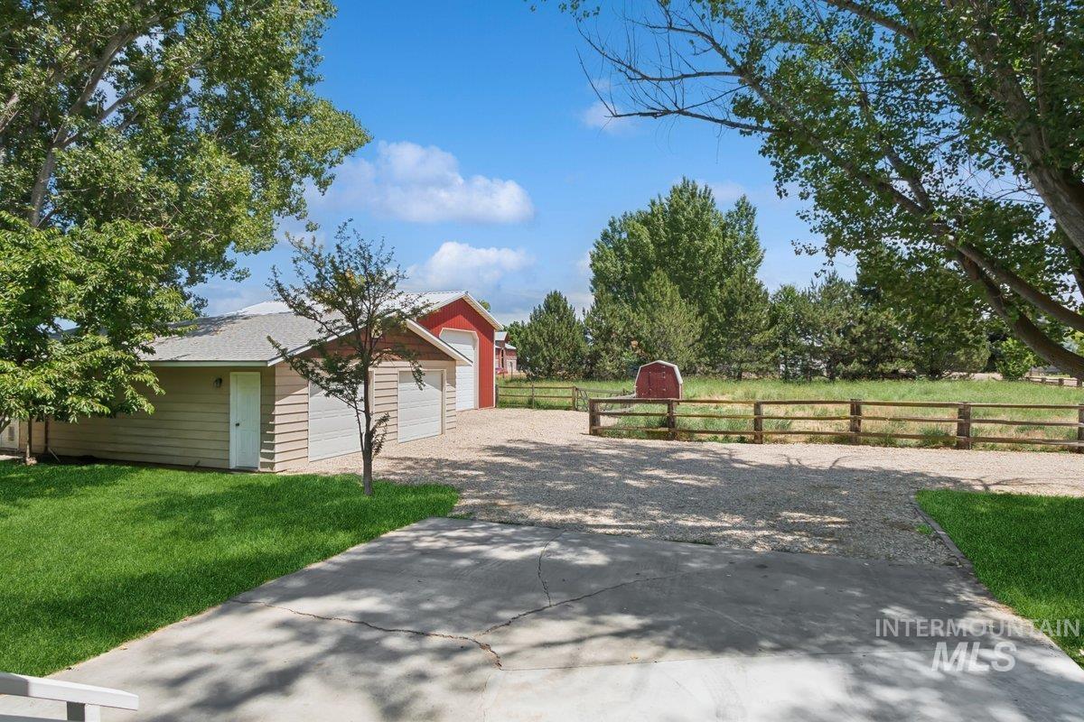 7714 Spring Drive Property Photo 4