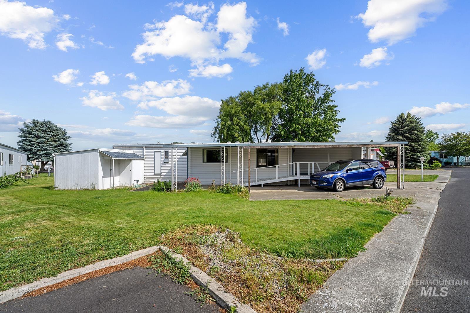 2015 6th Ave. Property Photo 1