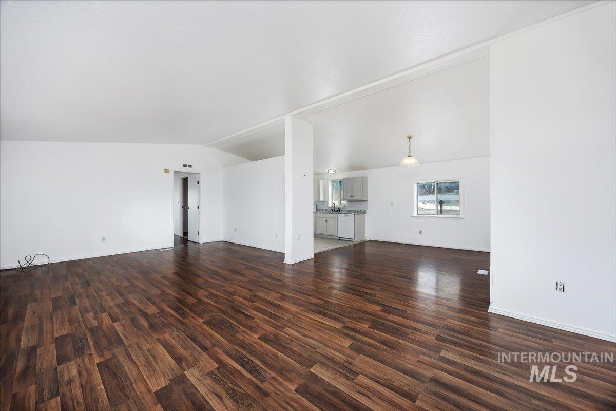 600 Date Street Property Photo 3