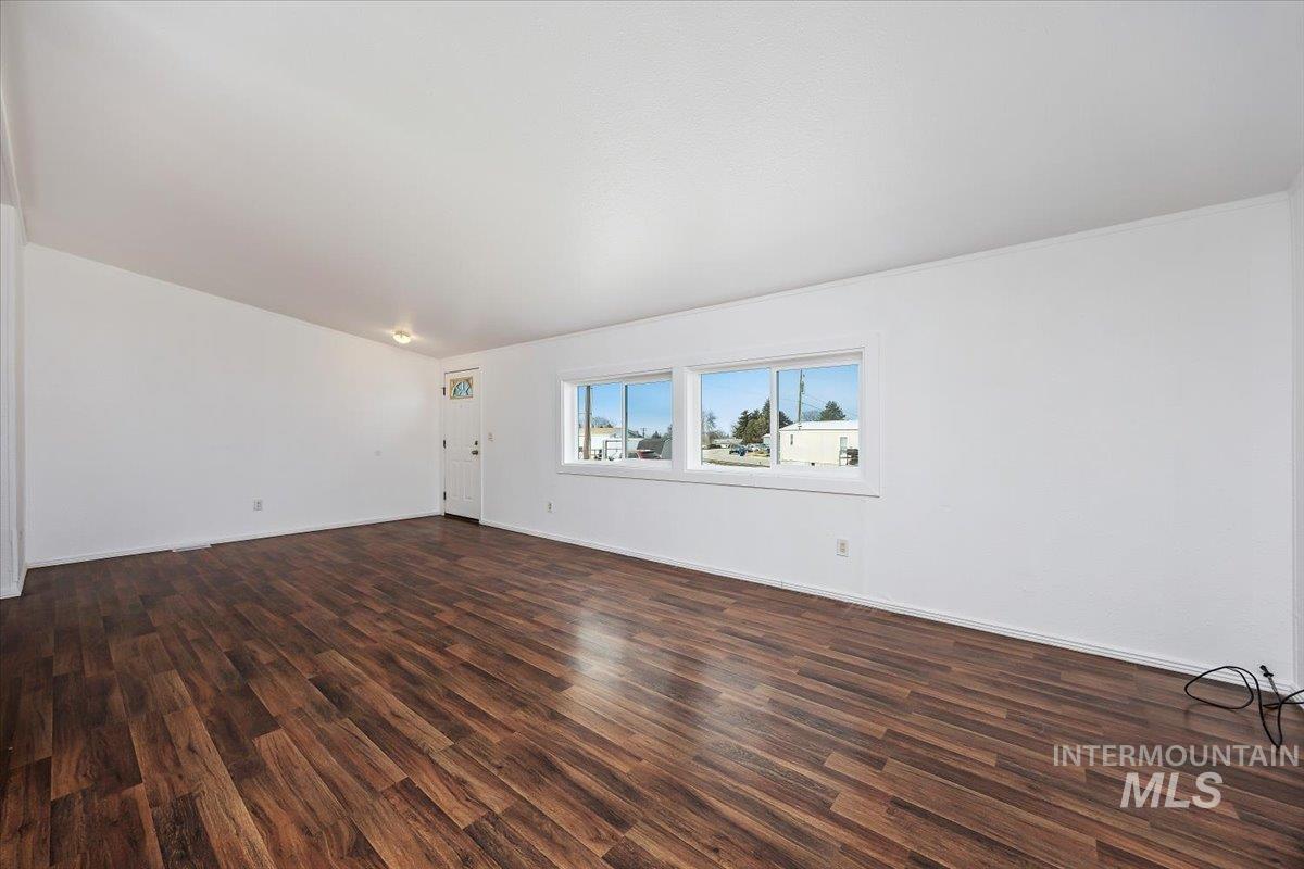 600 Date Street Property Photo 5