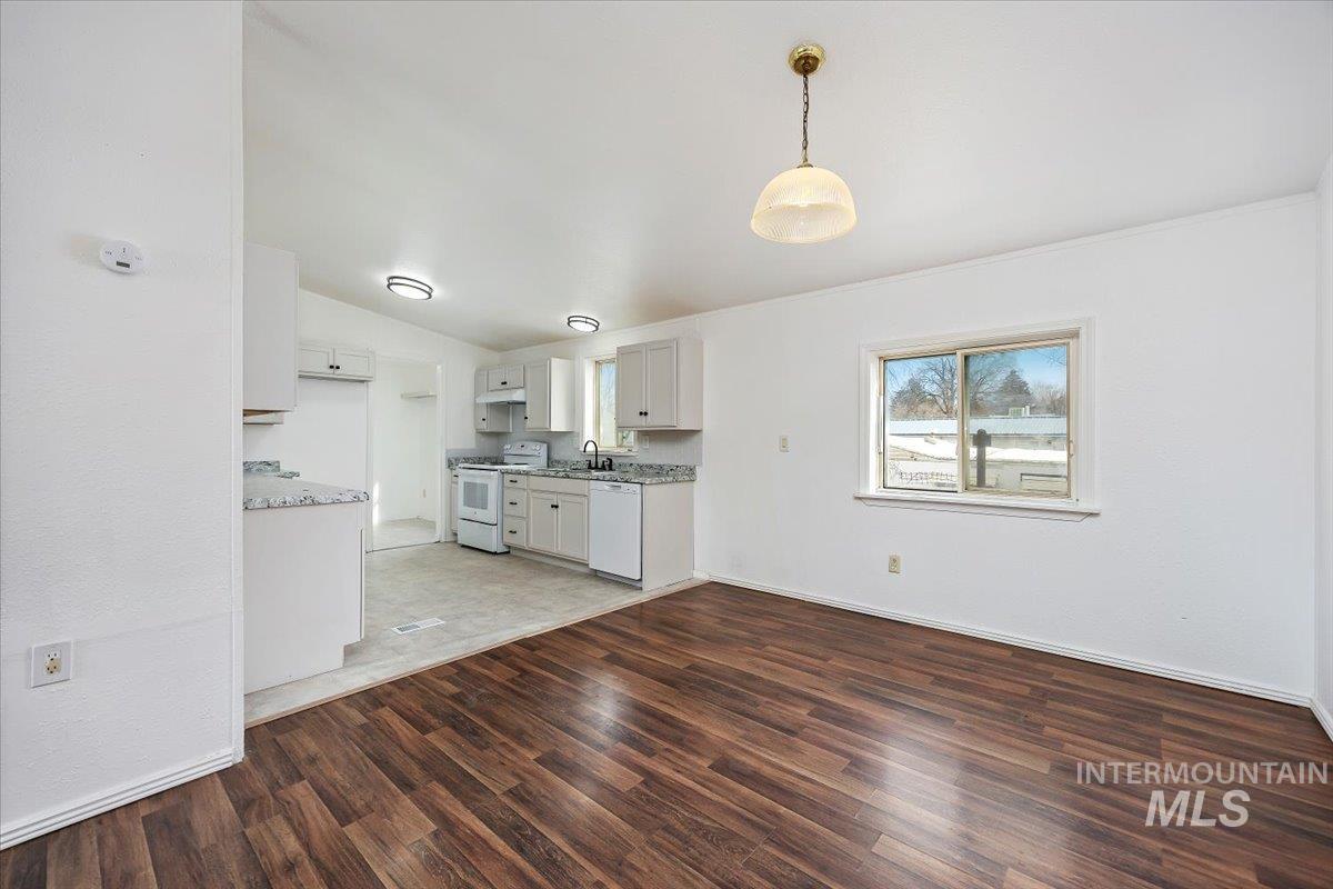 600 Date Street Property Photo 6