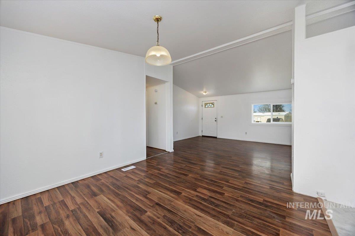 600 Date Street Property Photo 7