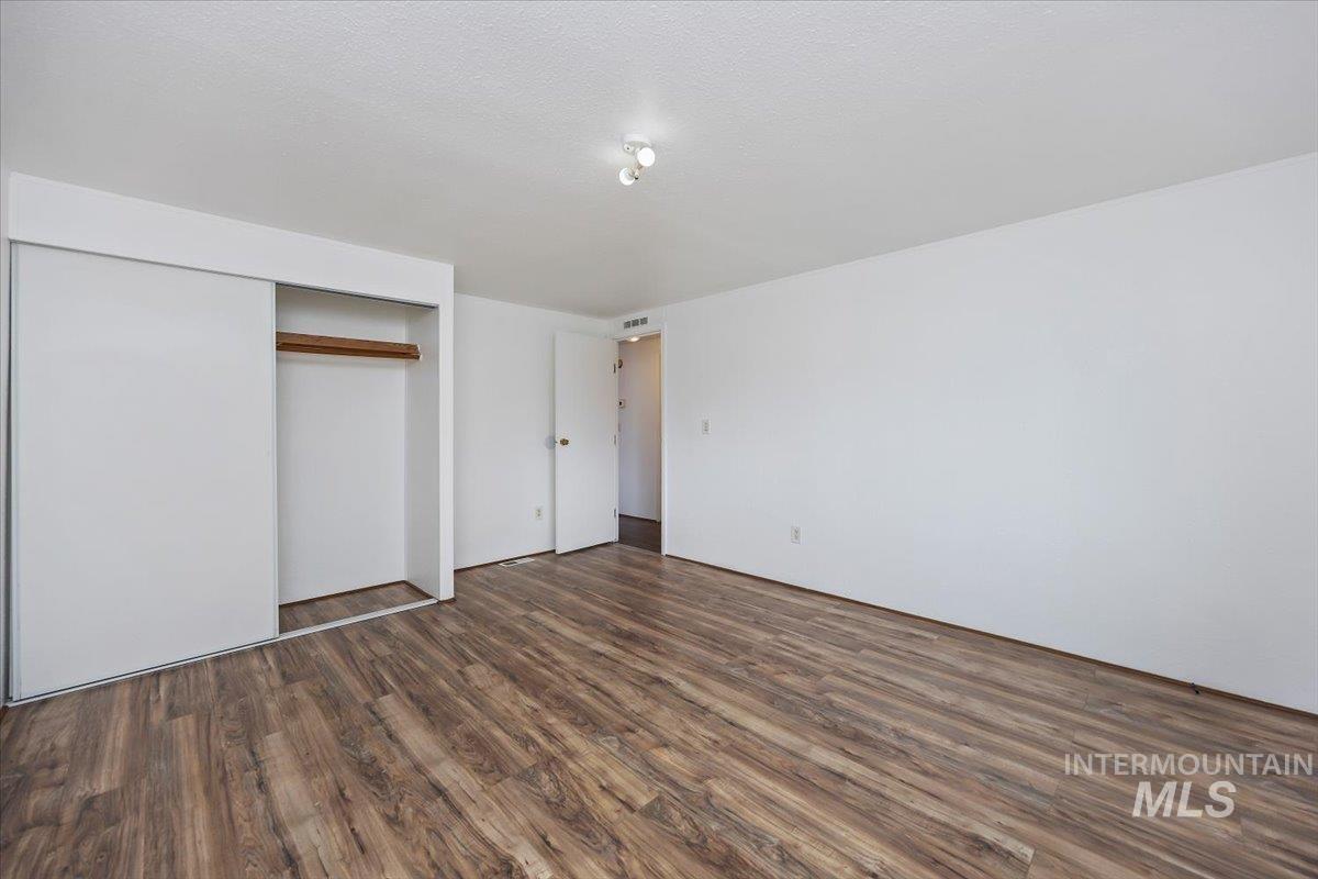 600 Date Street Property Photo 18