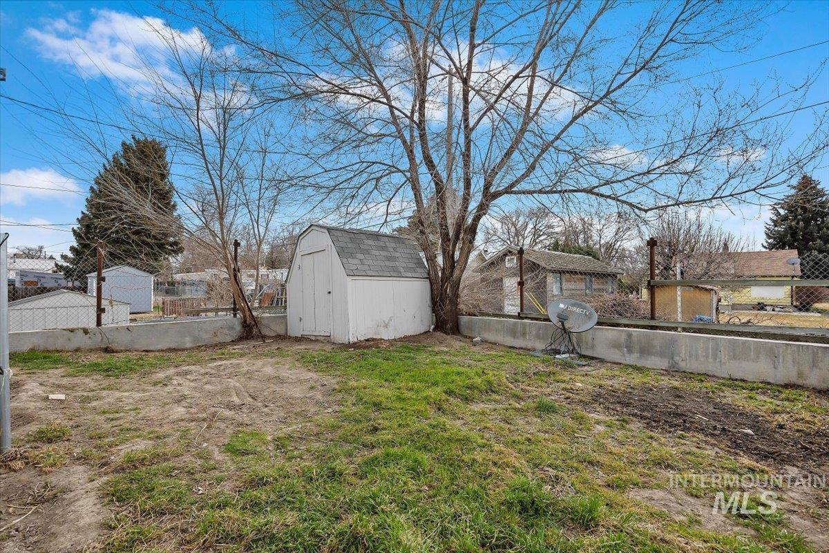600 Date Street Property Photo 24