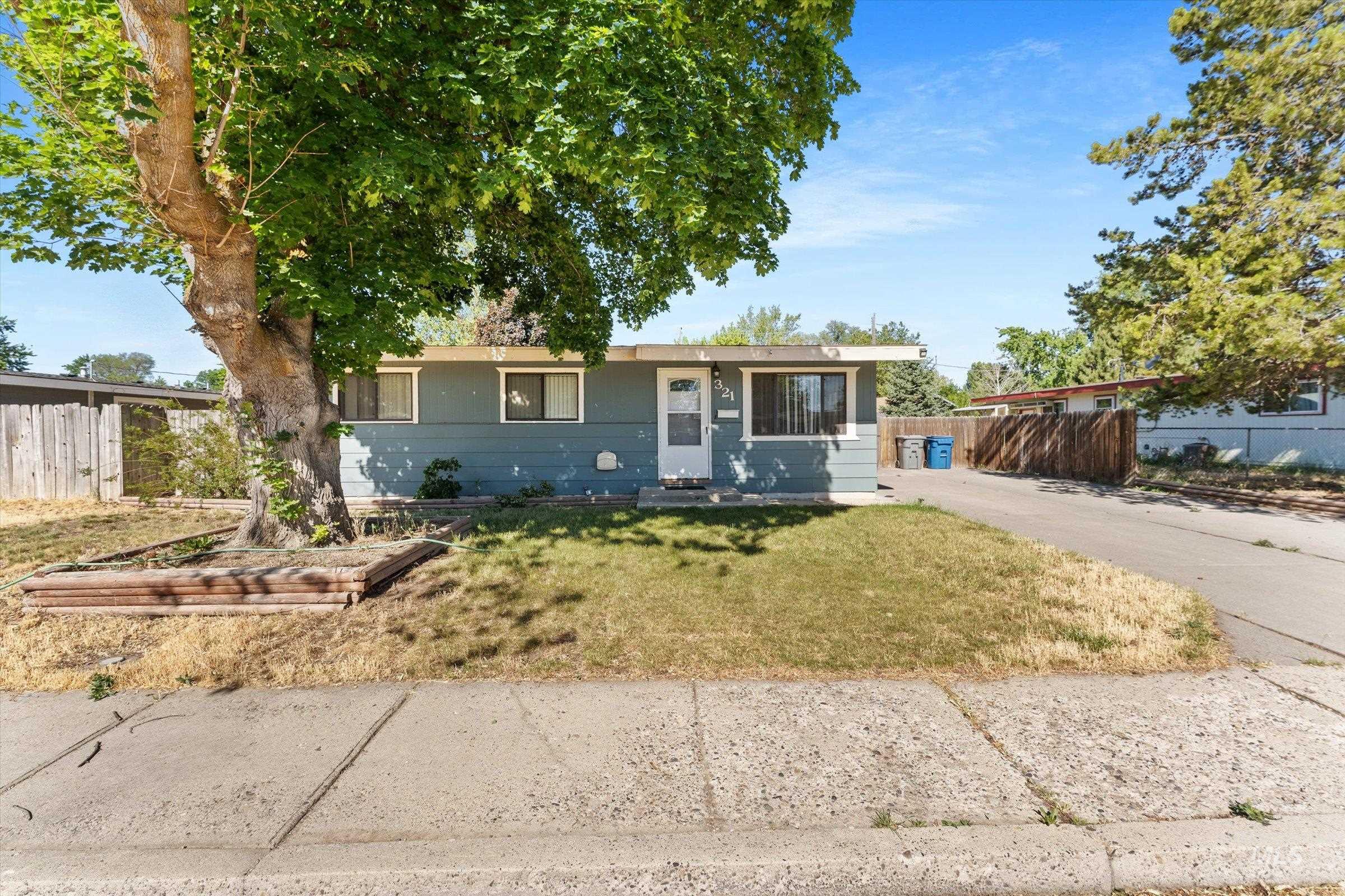 321 N 4th W Property Photo 1