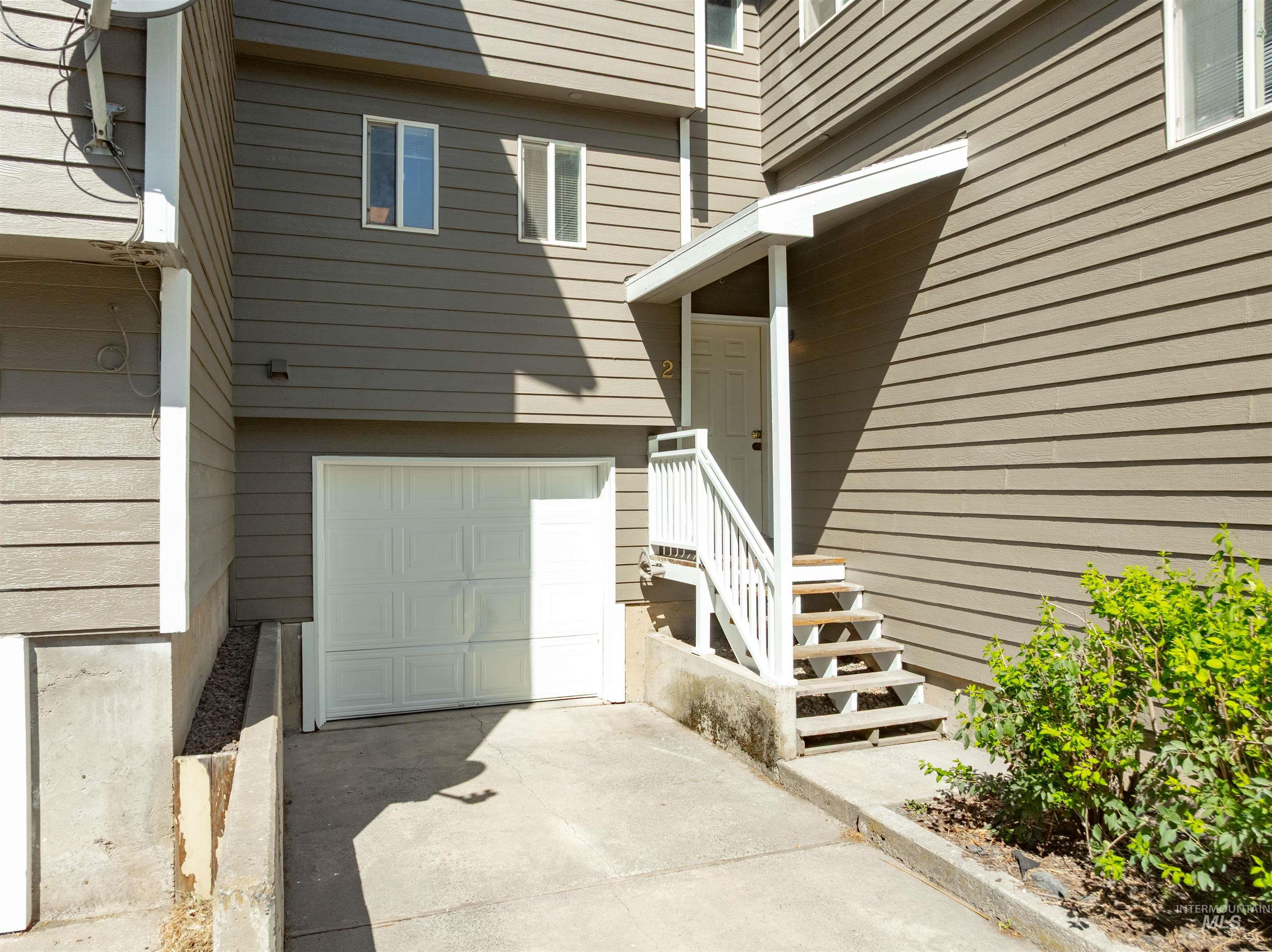 562 Deer Meadow Ct Property Photo 2