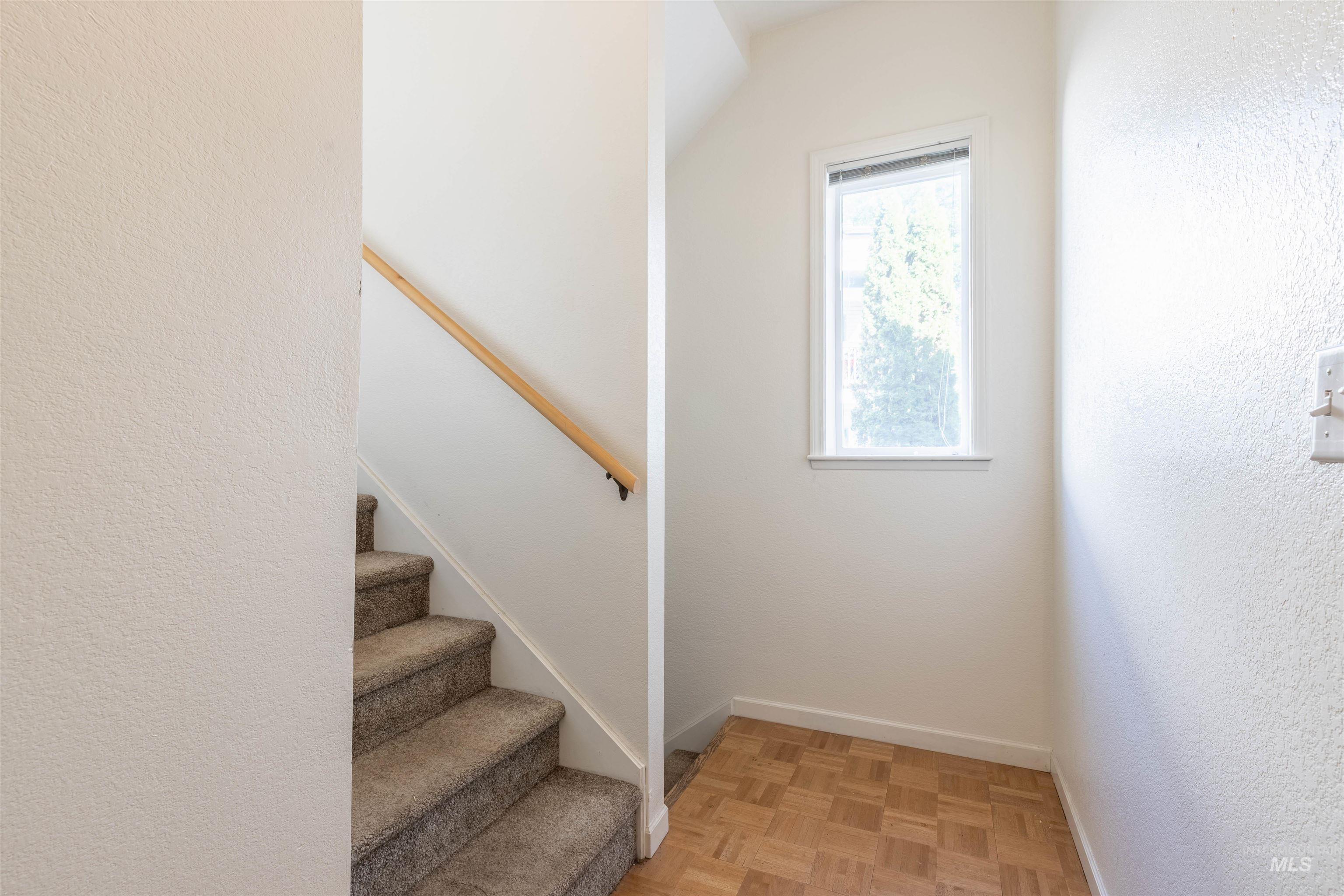 562 Deer Meadow Ct Property Photo 3