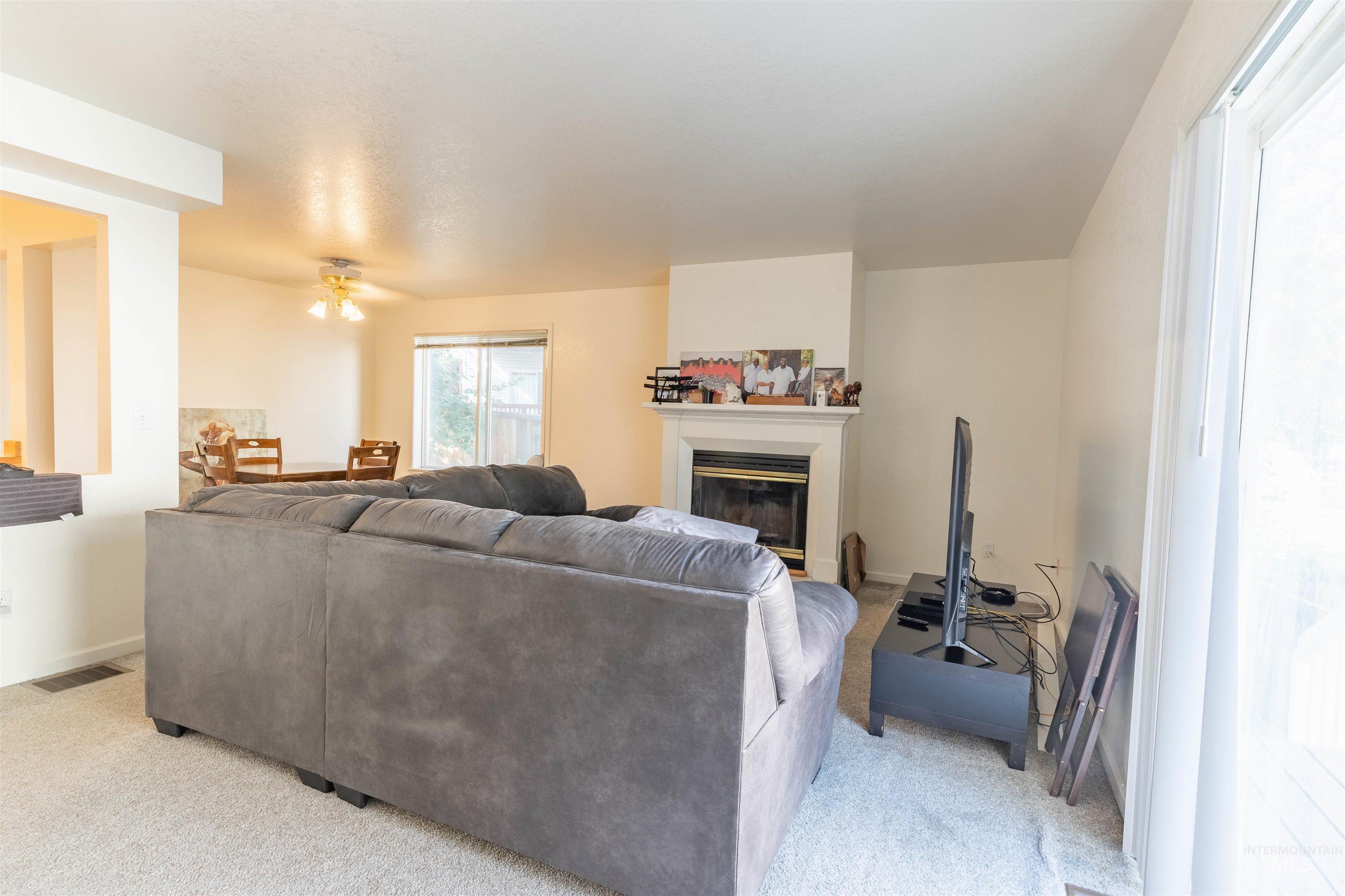 562 Deer Meadow Ct Property Photo 4