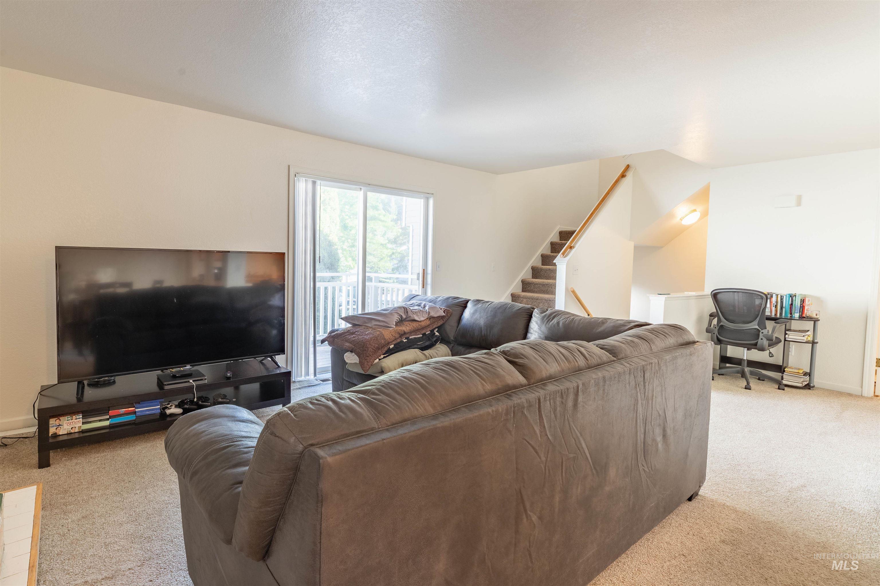 562 Deer Meadow Ct Property Photo 5