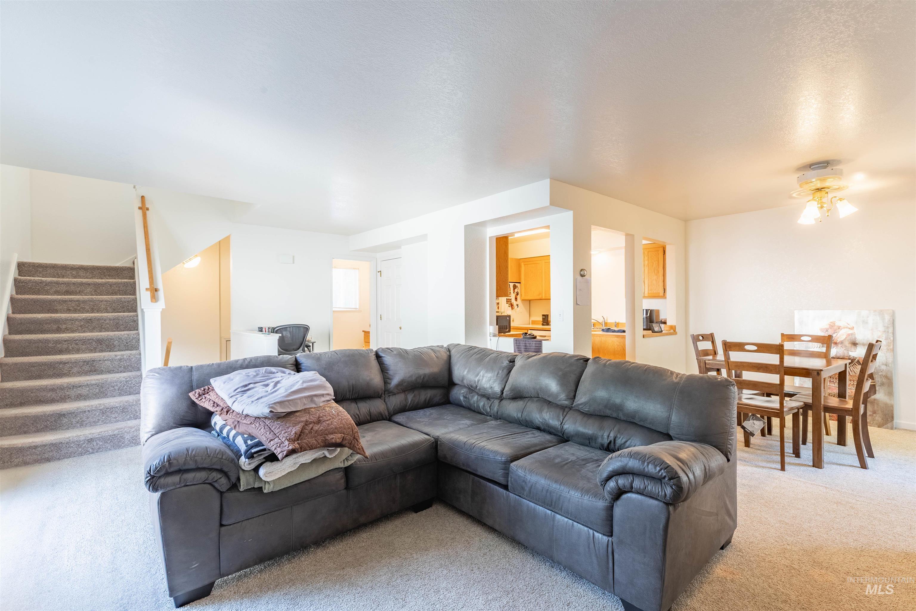 562 Deer Meadow Ct Property Photo 6