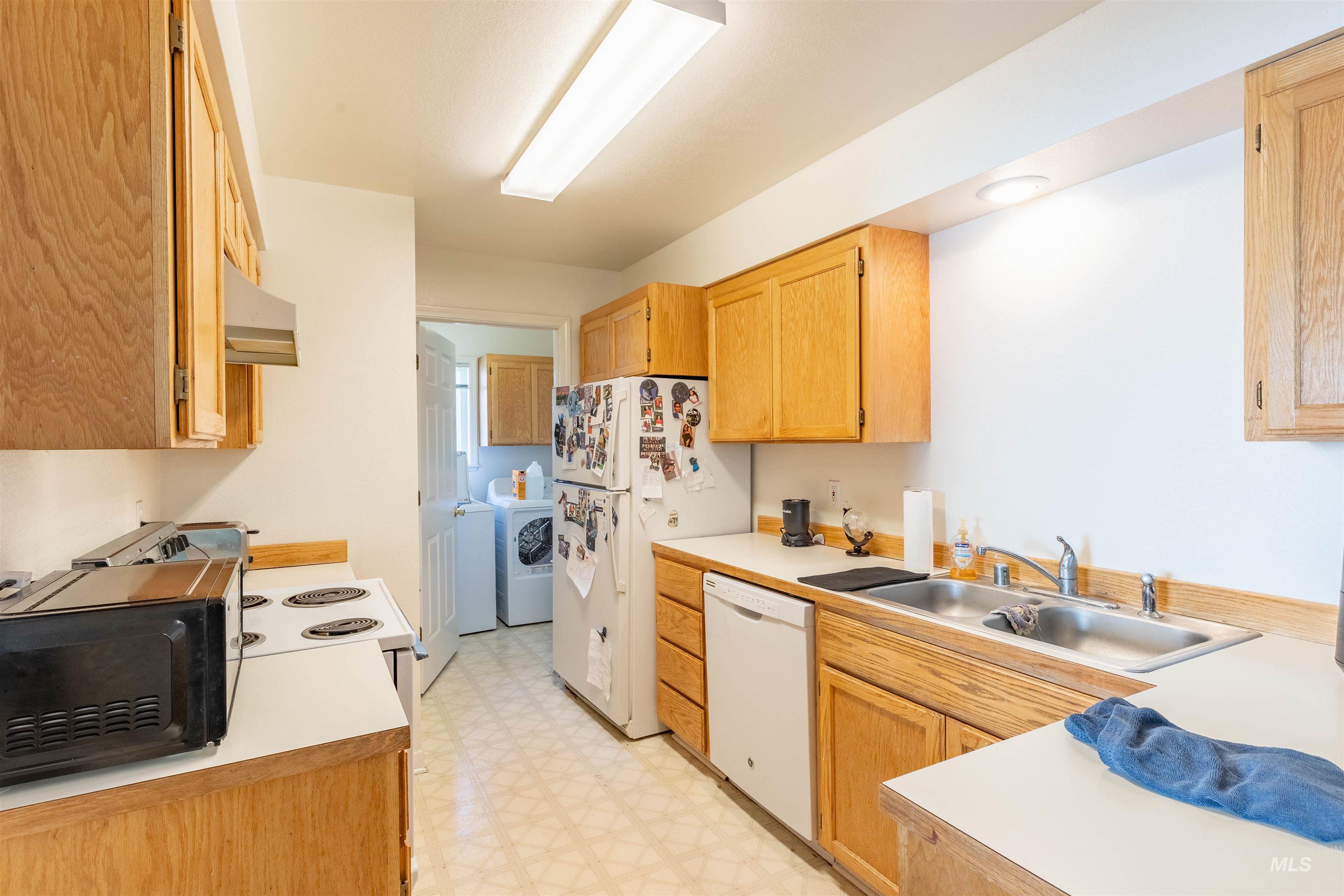 562 Deer Meadow Ct Property Photo 8