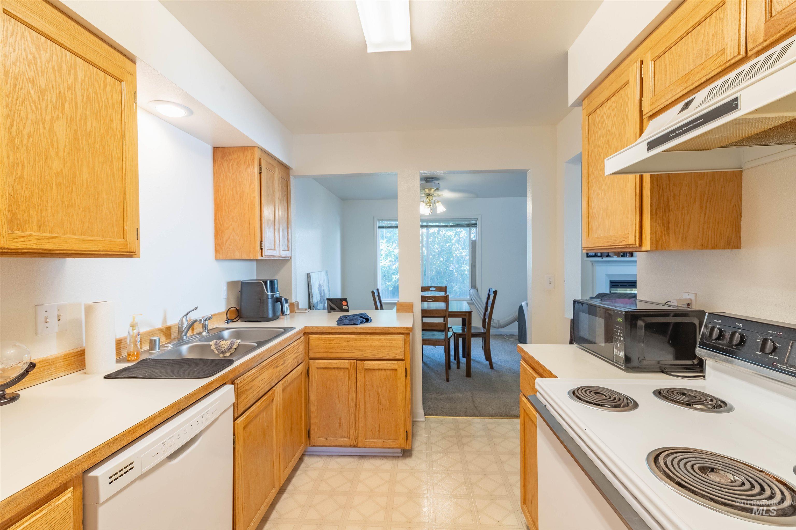 562 Deer Meadow Ct Property Photo 9