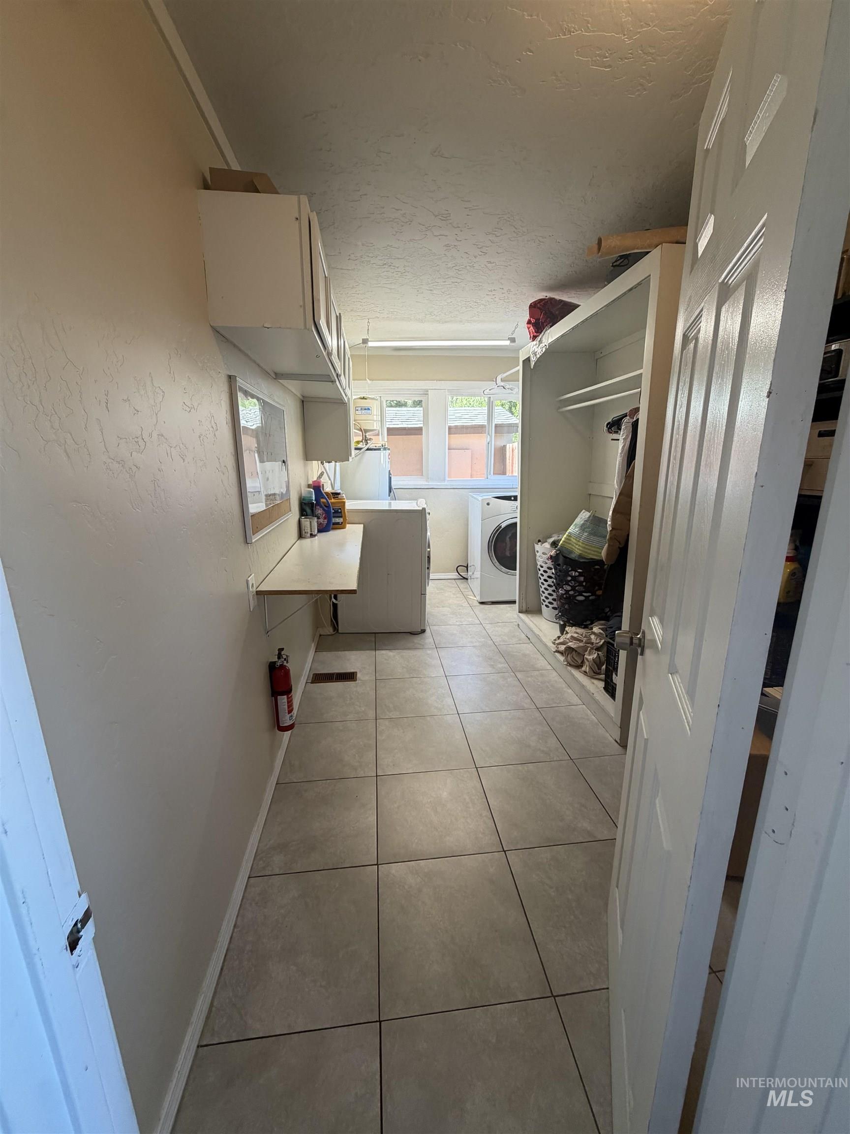 204 N Sugar St Property Photo 4