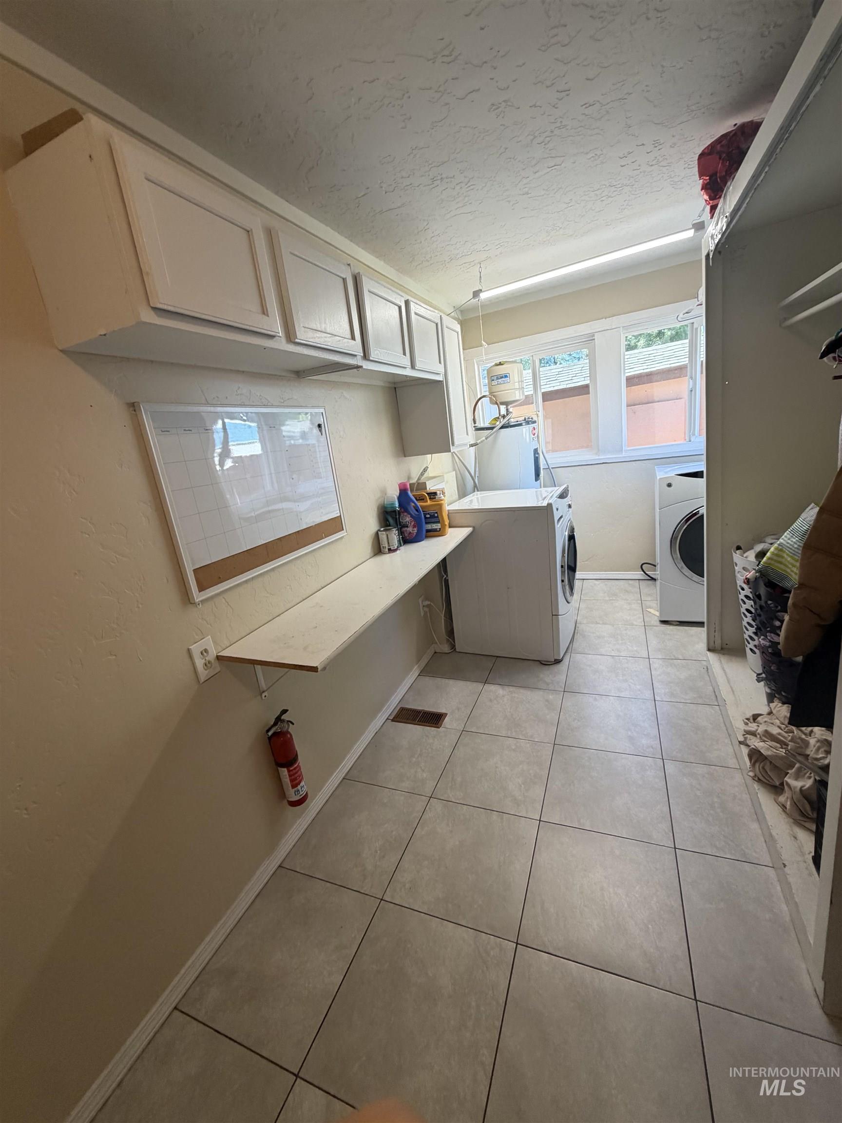 204 N Sugar St Property Photo 5