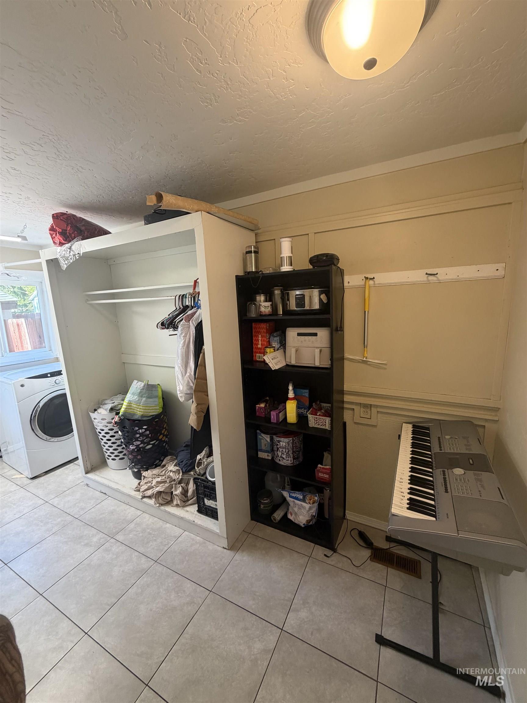 204 N Sugar St Property Photo 6