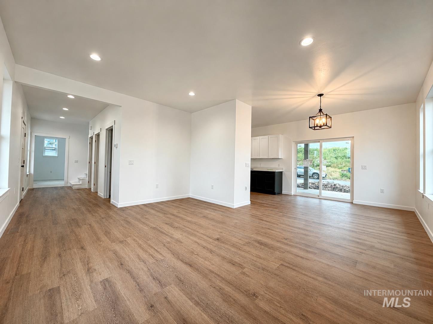 1091 Edington Property Photo 4
