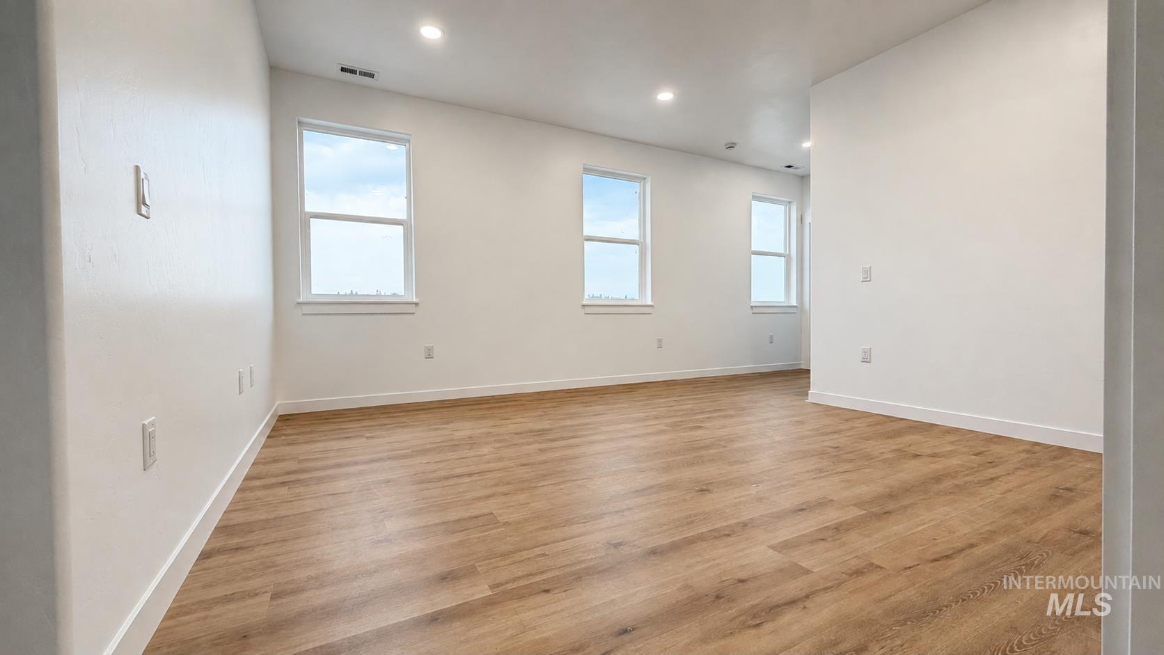 1091 Edington Property Photo 9
