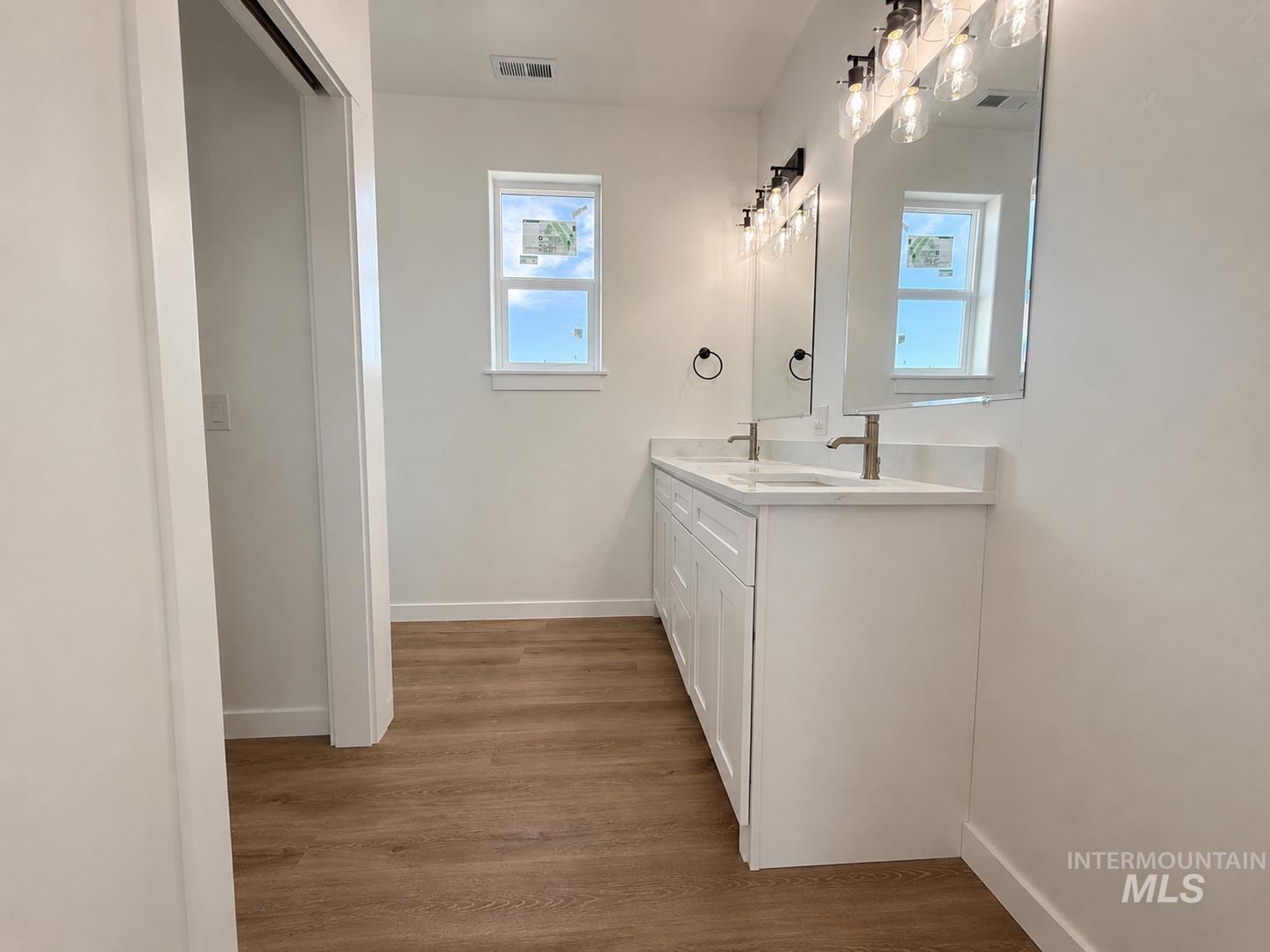 1091 Edington Property Photo 18
