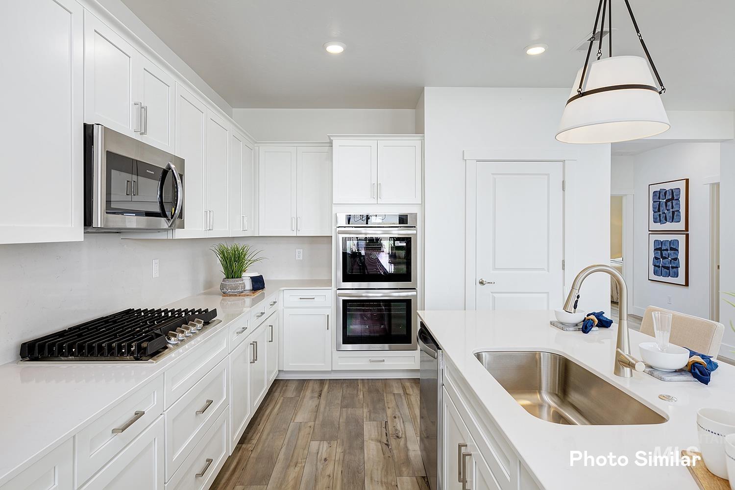 15046 Irisation Ave Property Photo 8