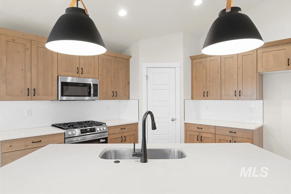 1385 Solstice St Property Photo 13