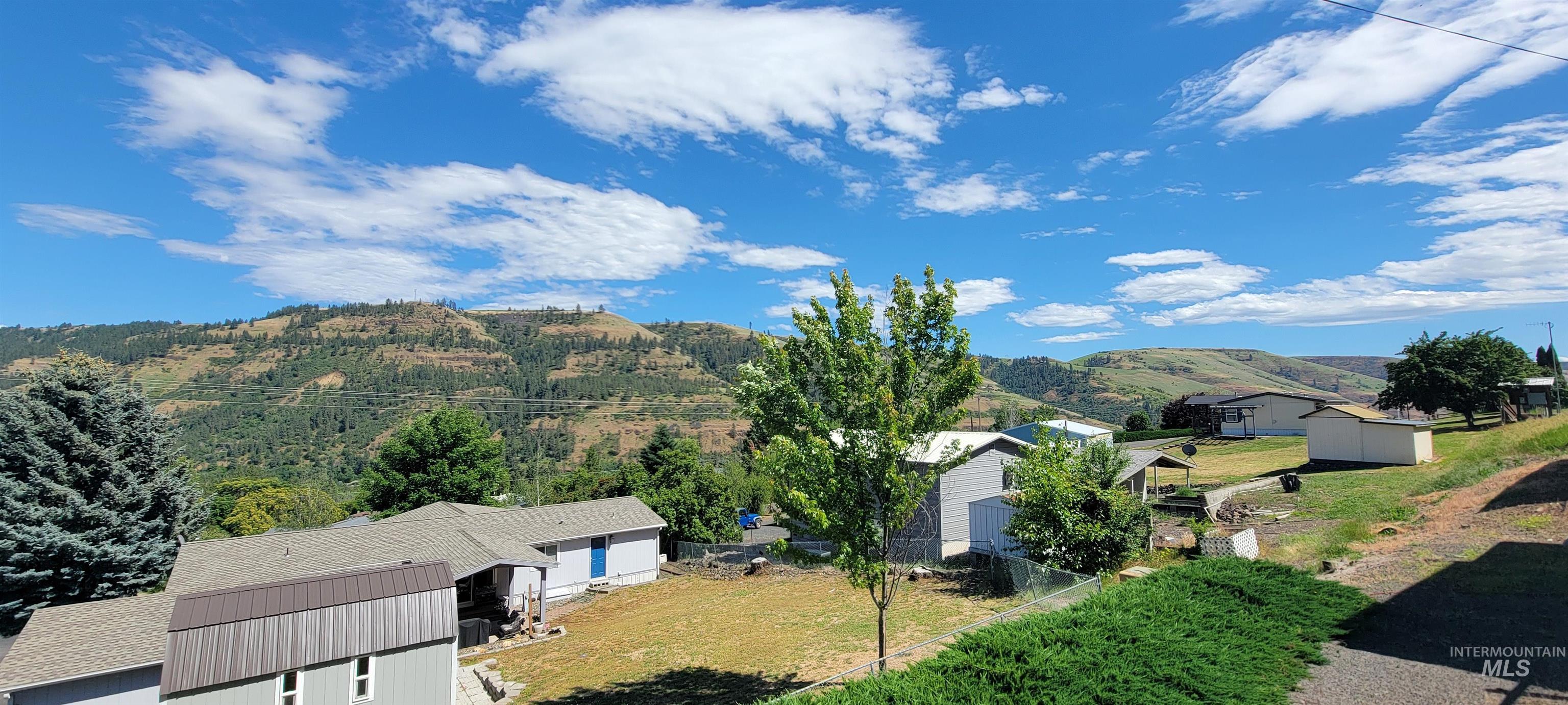 502 4th Property Photo 3