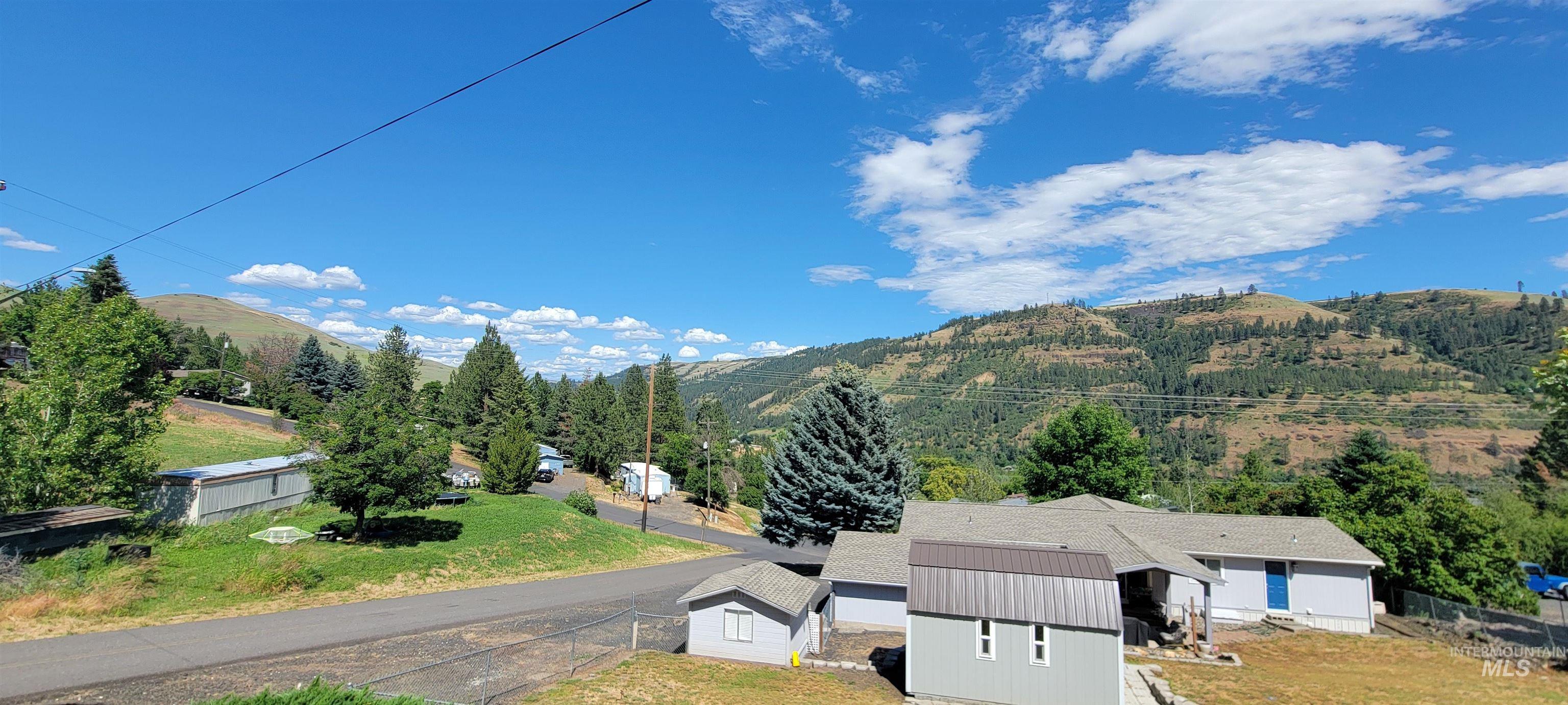 502 4th Property Photo 5