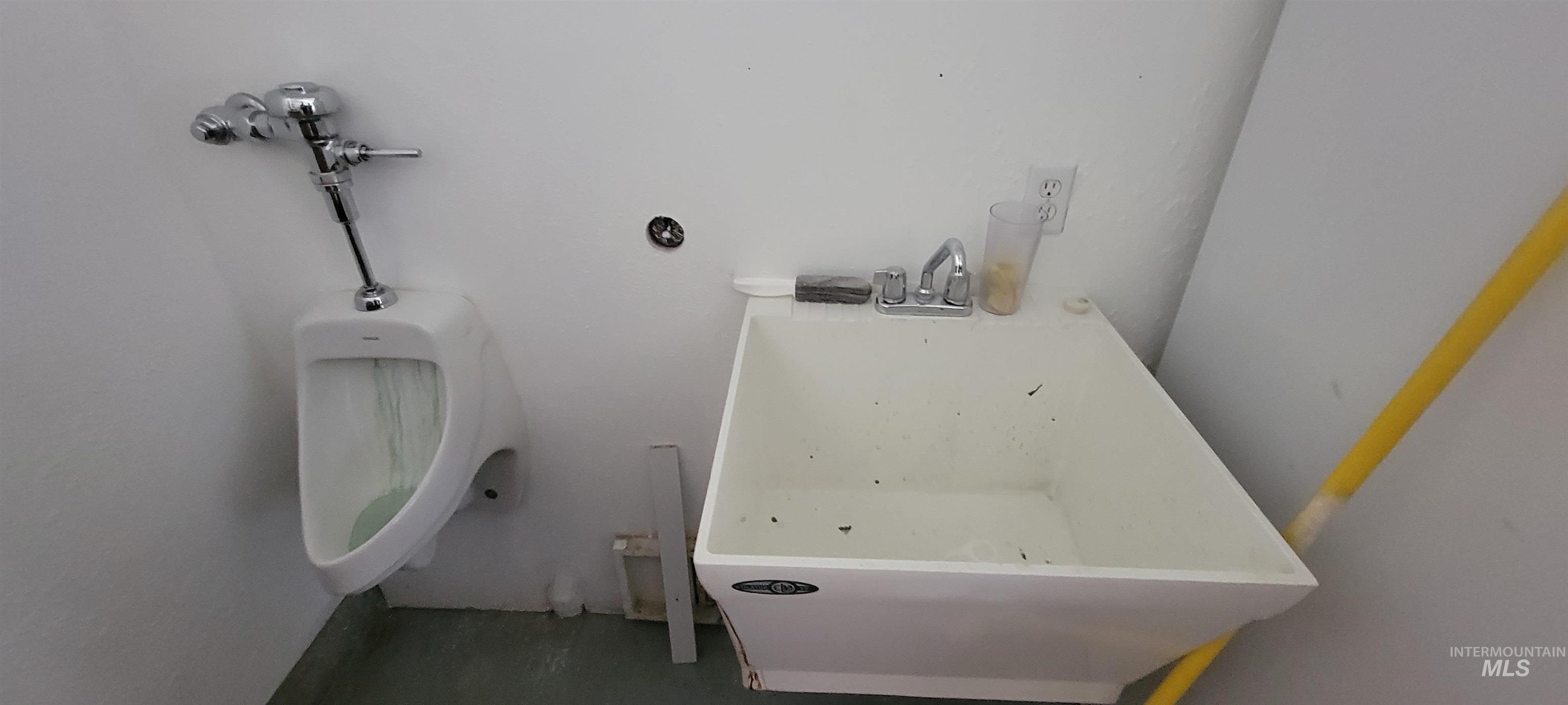 502 4th Property Photo 28