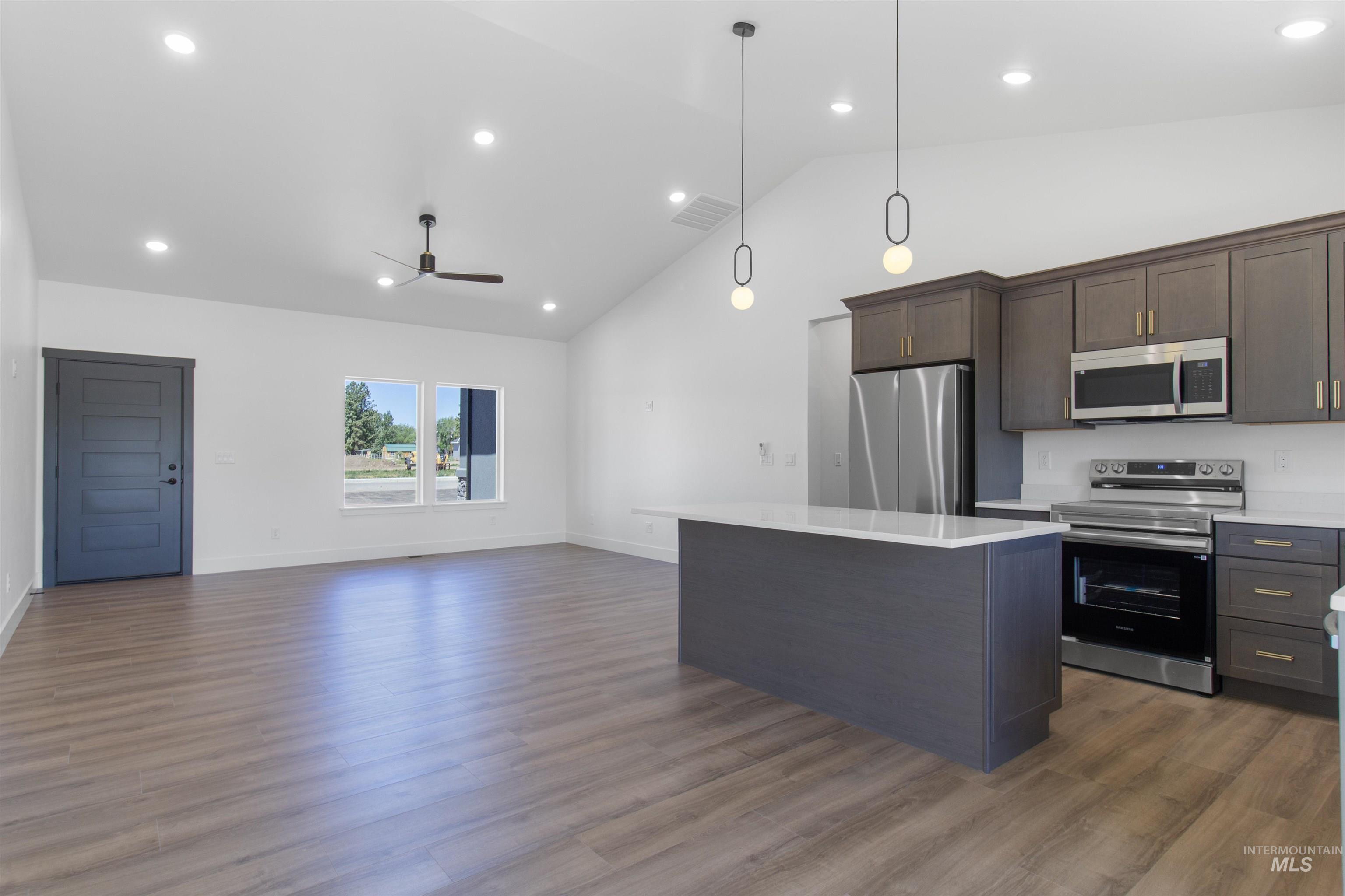 207 W First St. Property Photo 16