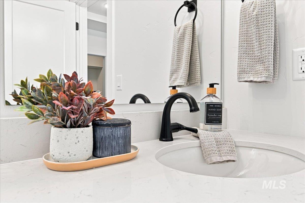 6403 N Barholm Ln Property Photo 31