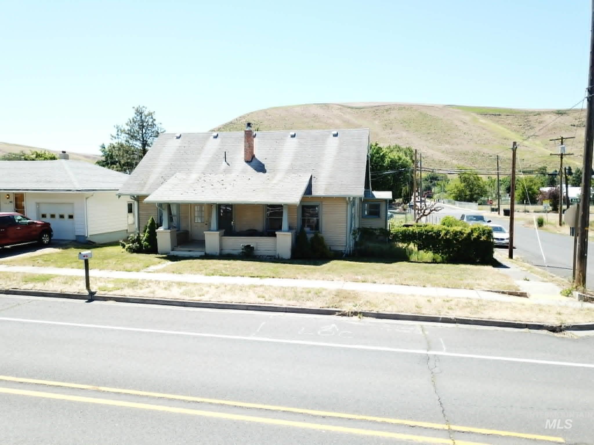 1212 Main Street Property Photo 1