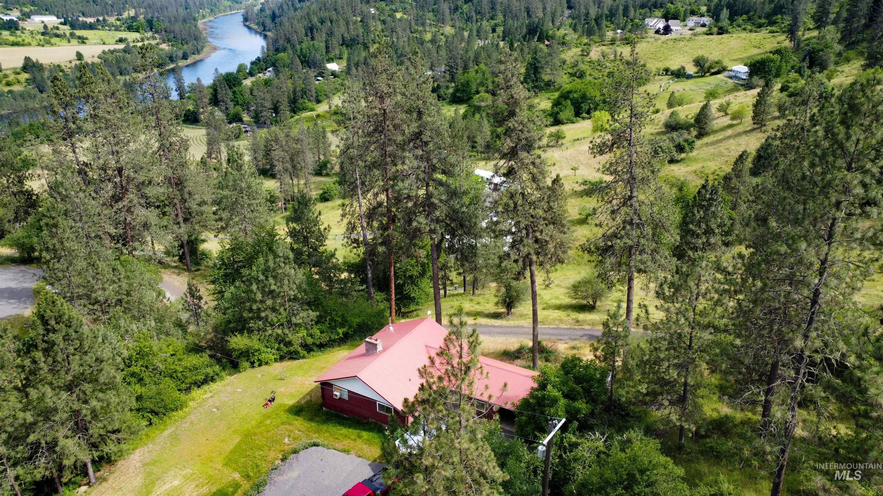 156 Rockview Dr Property Photo 1