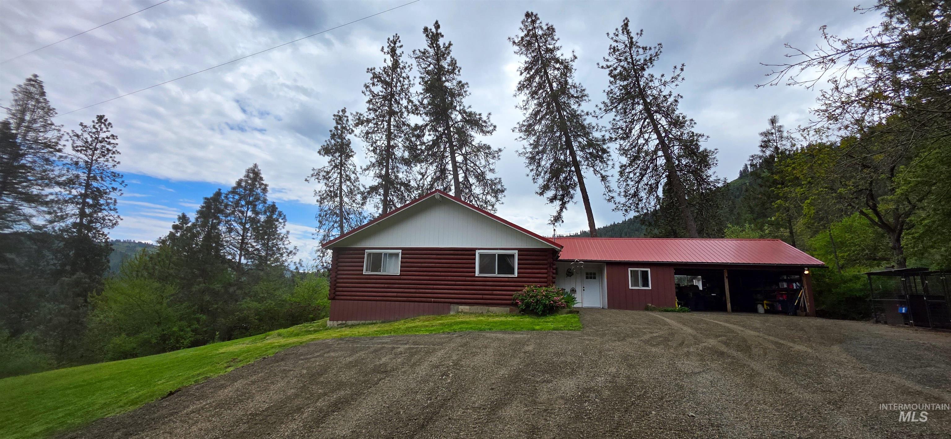 156 Rockview Dr Property Photo 3