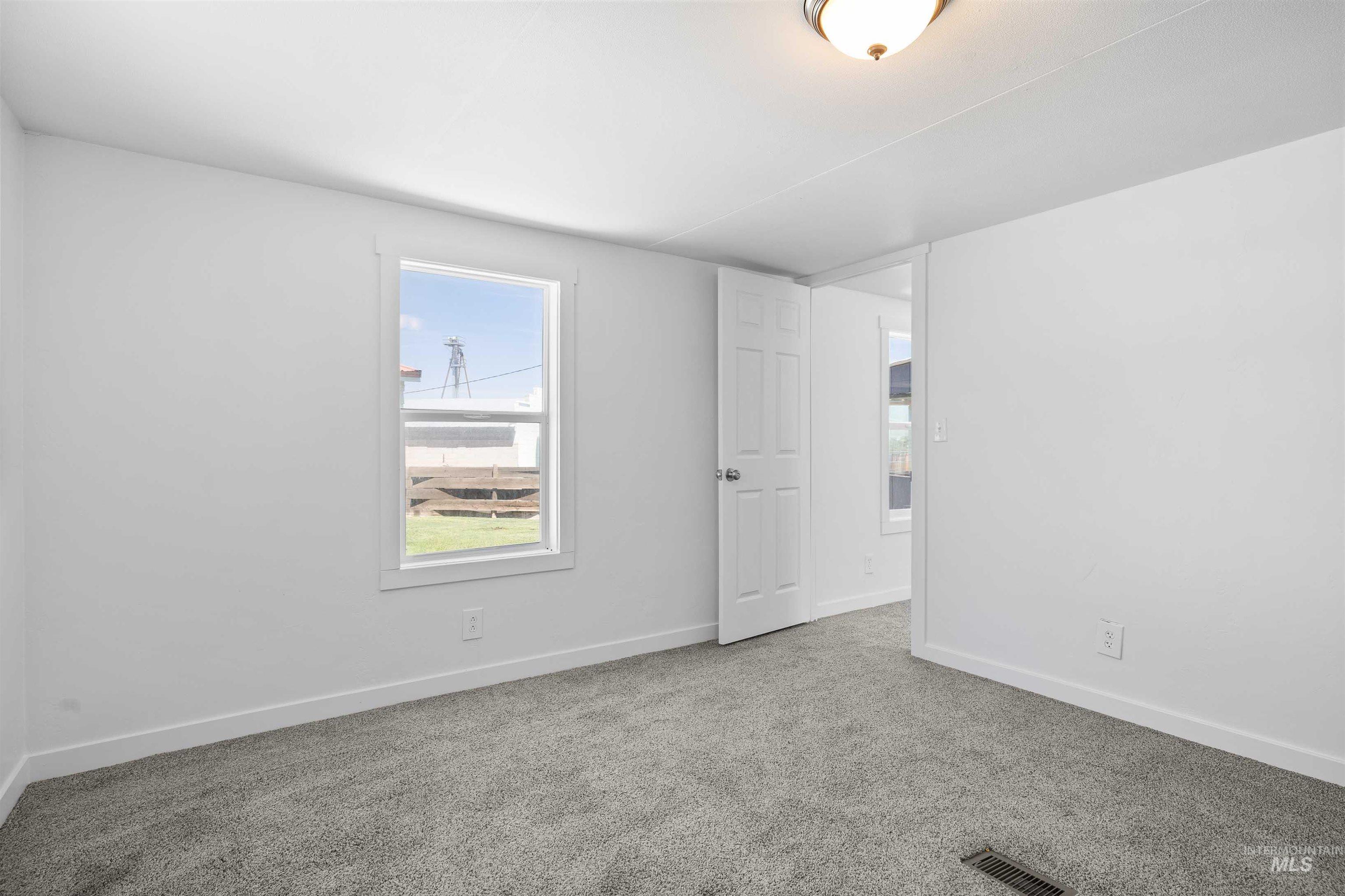 33 Manor Dr. #26 Property Photo 12