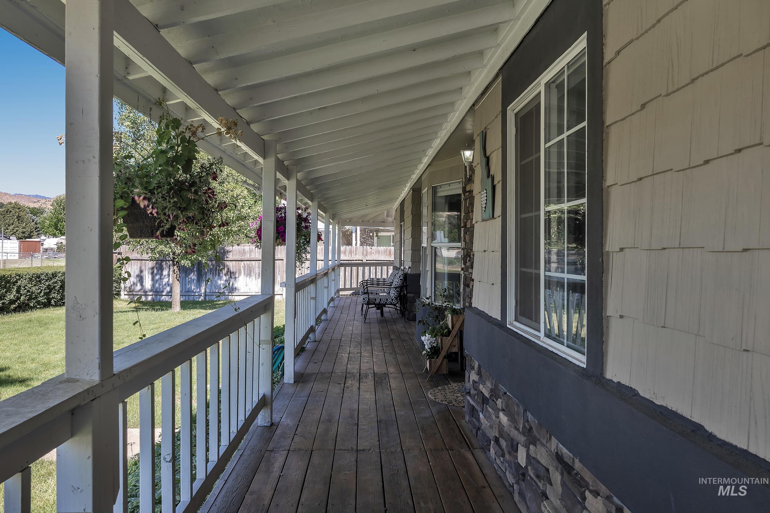 5711 W Elmer St. Property Photo 3
