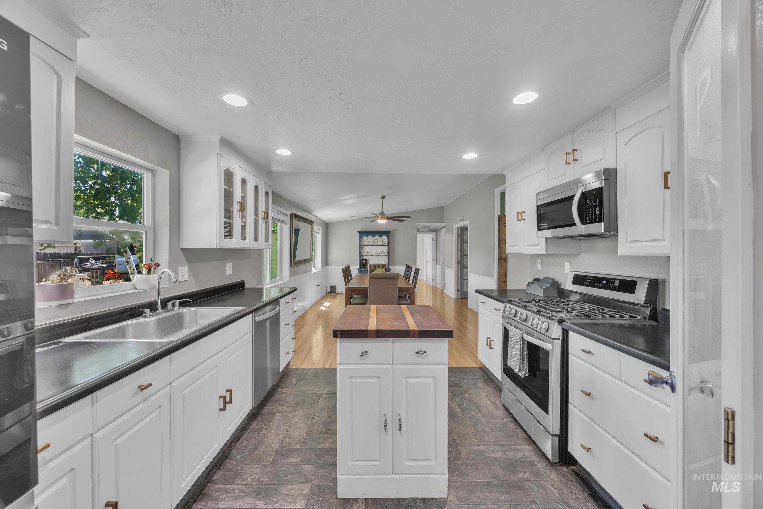 5711 W Elmer St. Property Photo 8