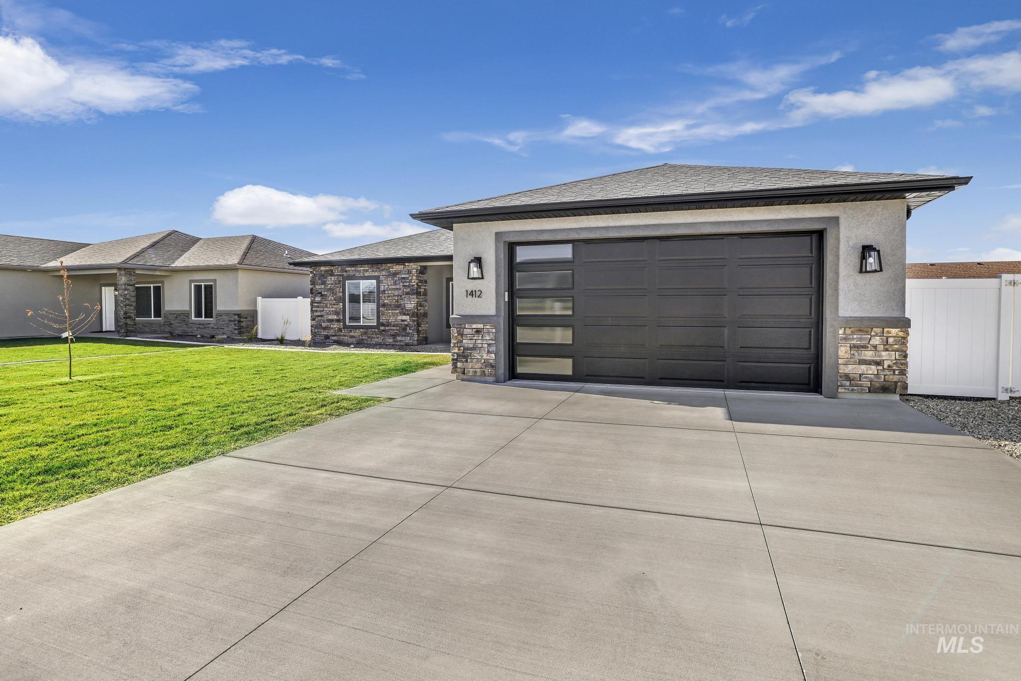 1427 Haizlee Way Property Photo 3