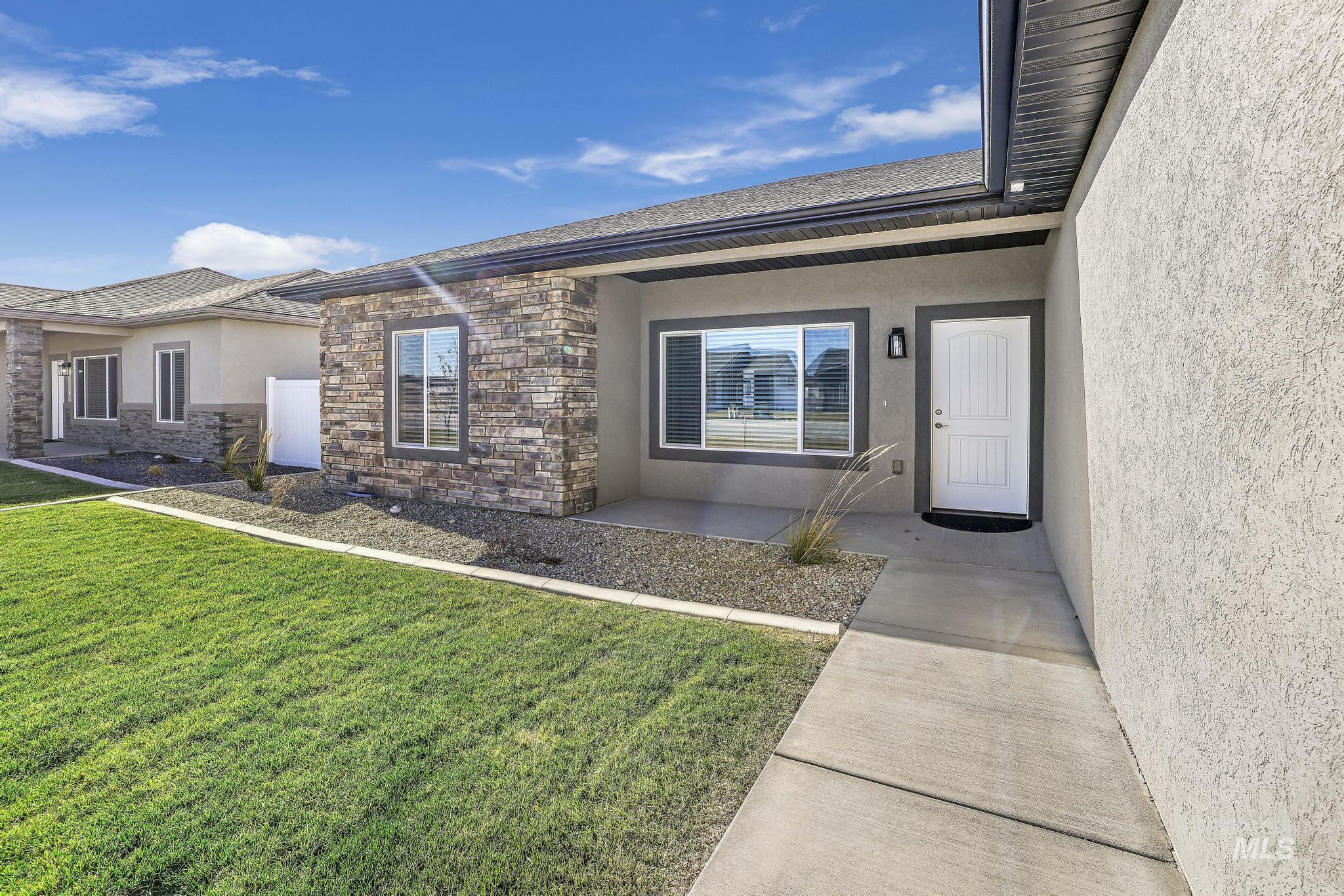1427 Haizlee Way Property Photo 4