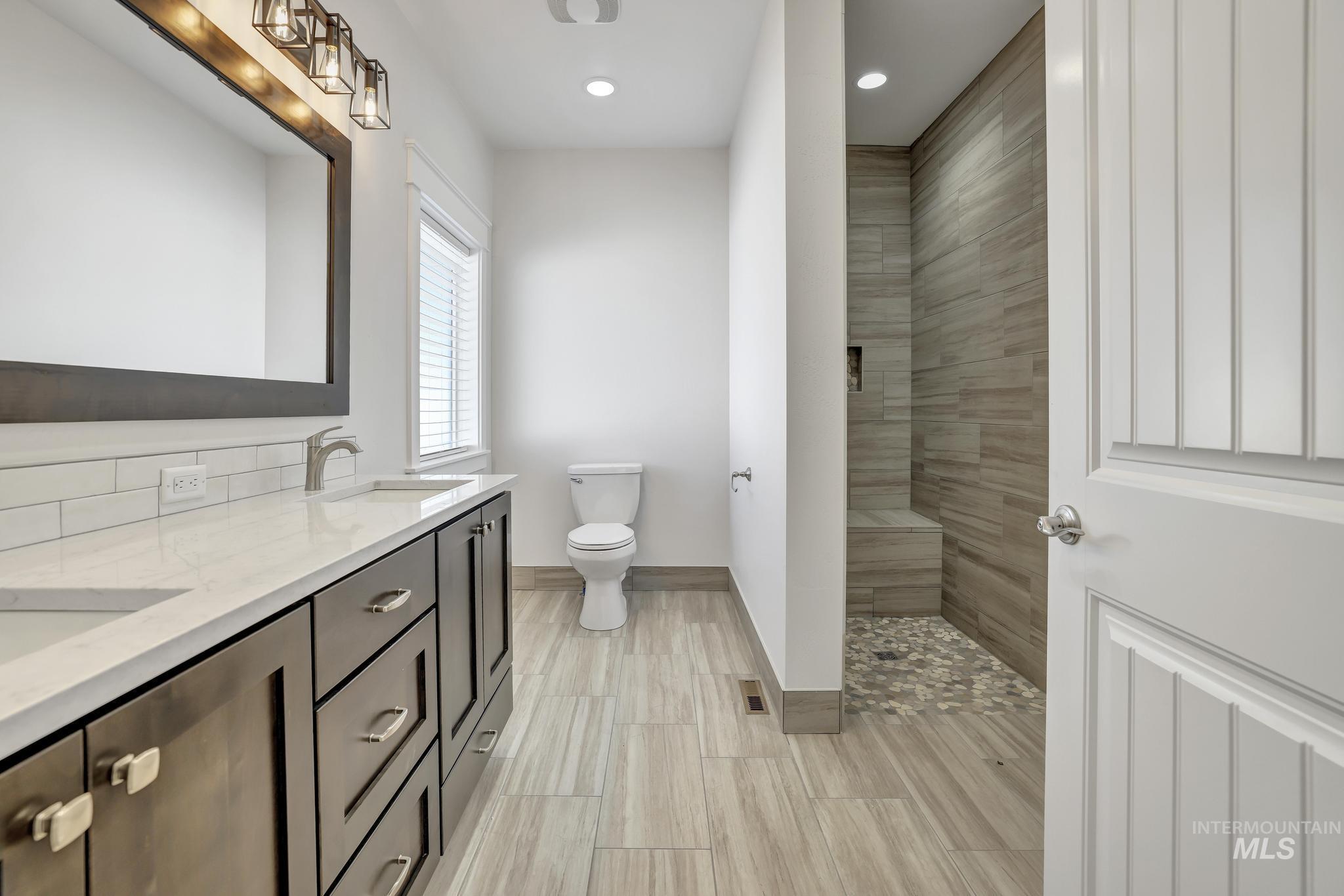 1427 Haizlee Way Property Photo 8