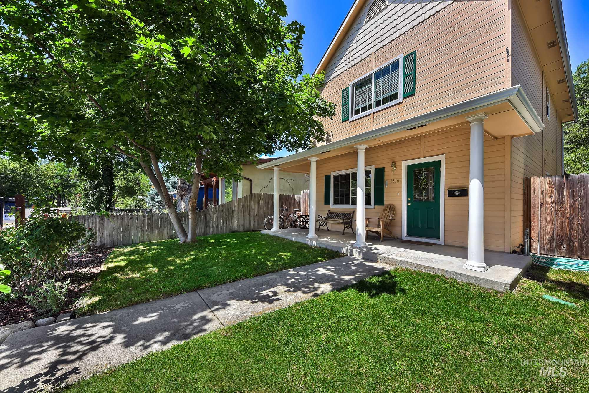 1316 E Franklin St Property Photo 3