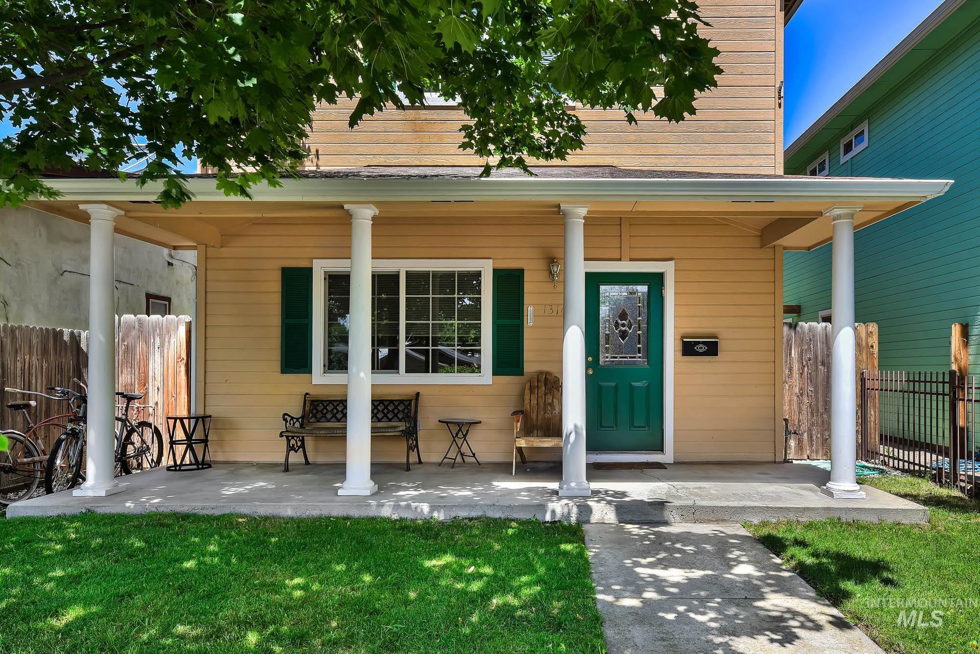 1316 E Franklin St Property Photo 4