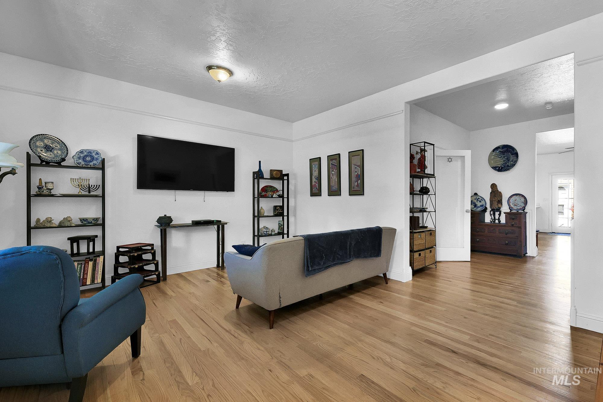 1316 E Franklin St Property Photo 5