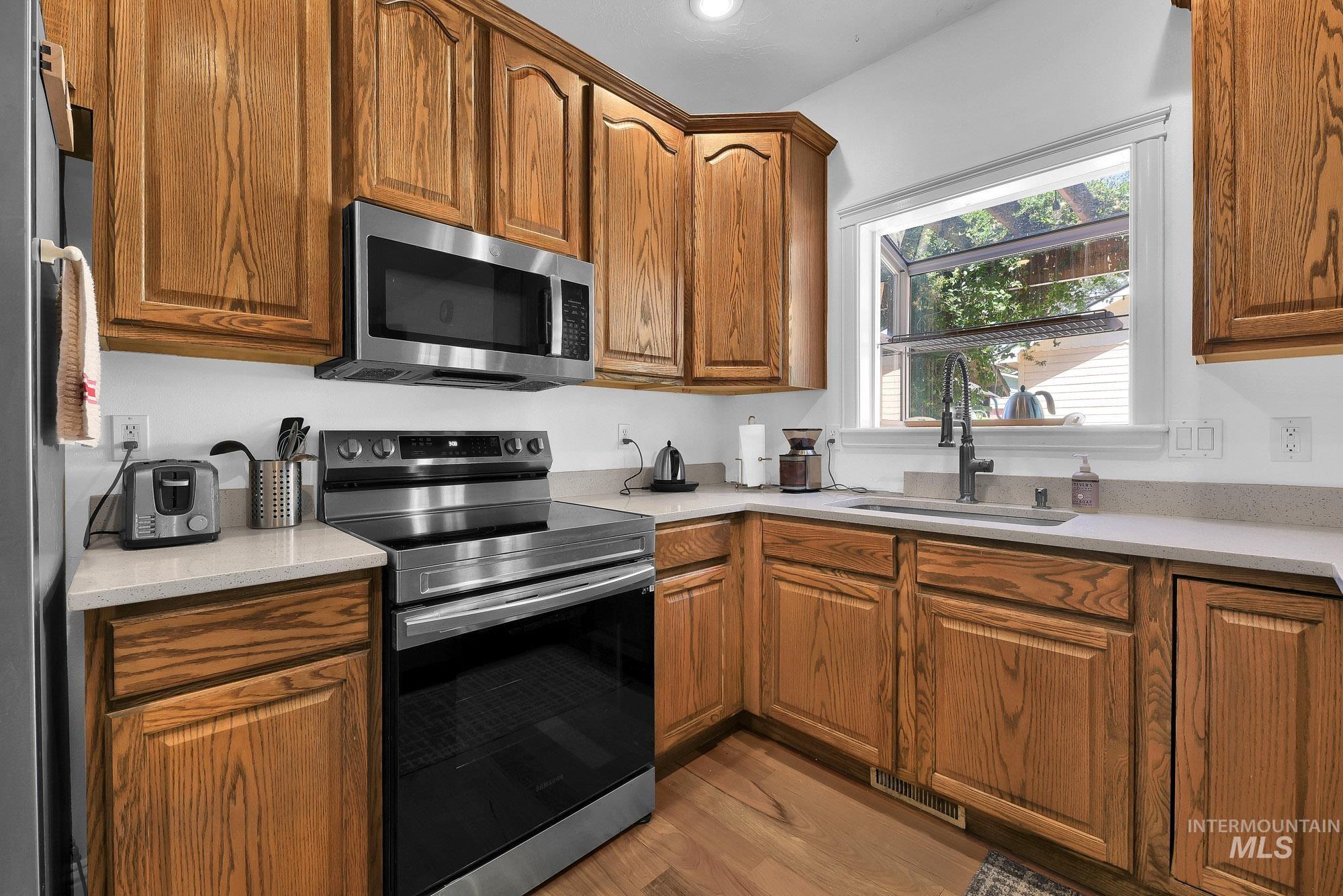 1316 E Franklin St Property Photo 15