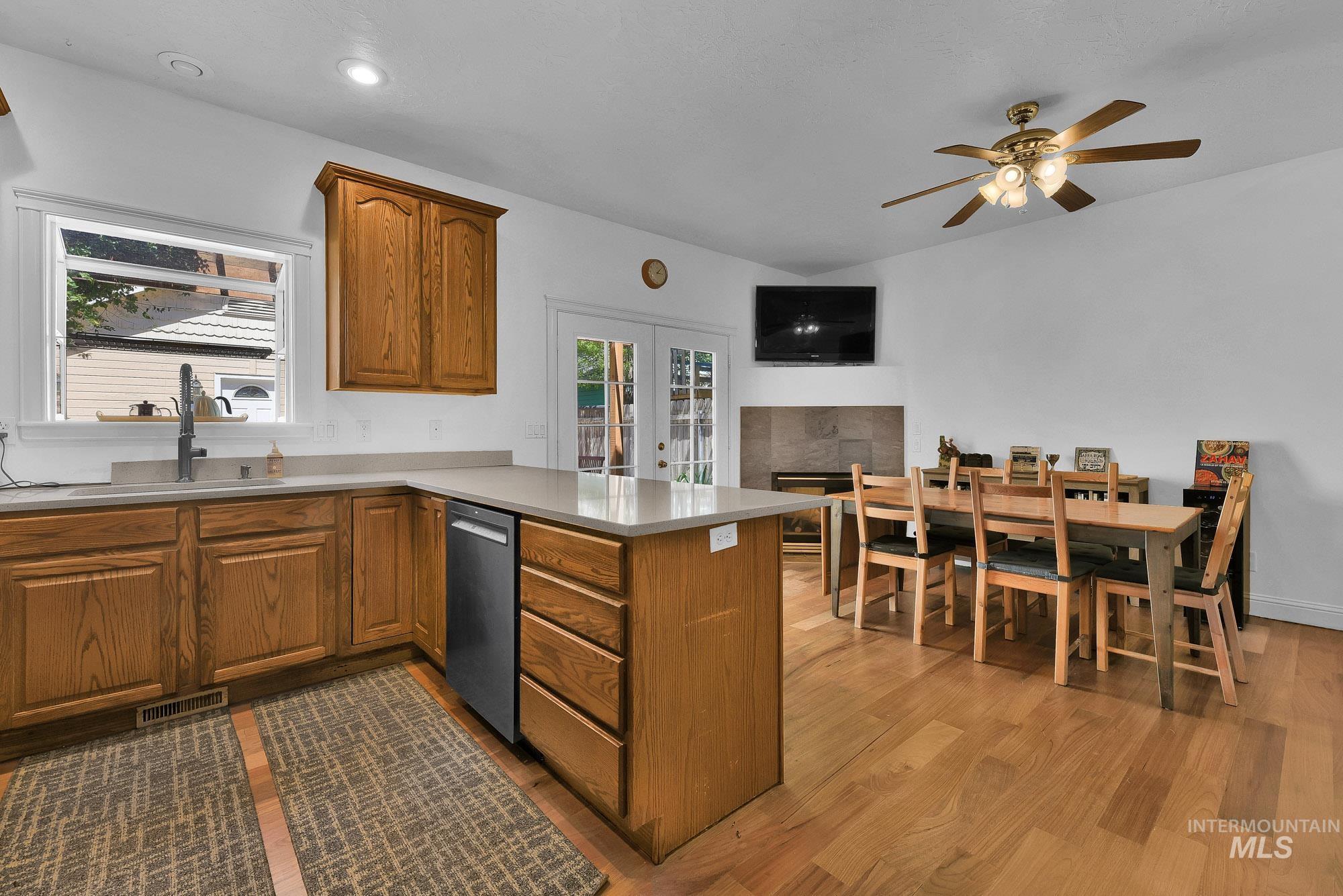 1316 E Franklin St Property Photo 16