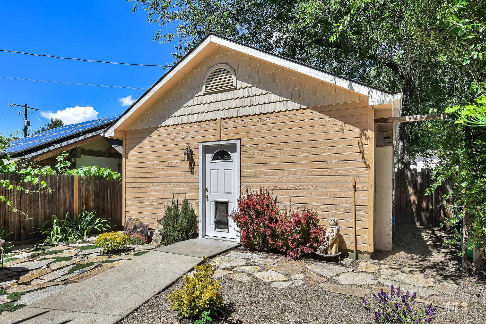 1316 E Franklin St Property Photo 38