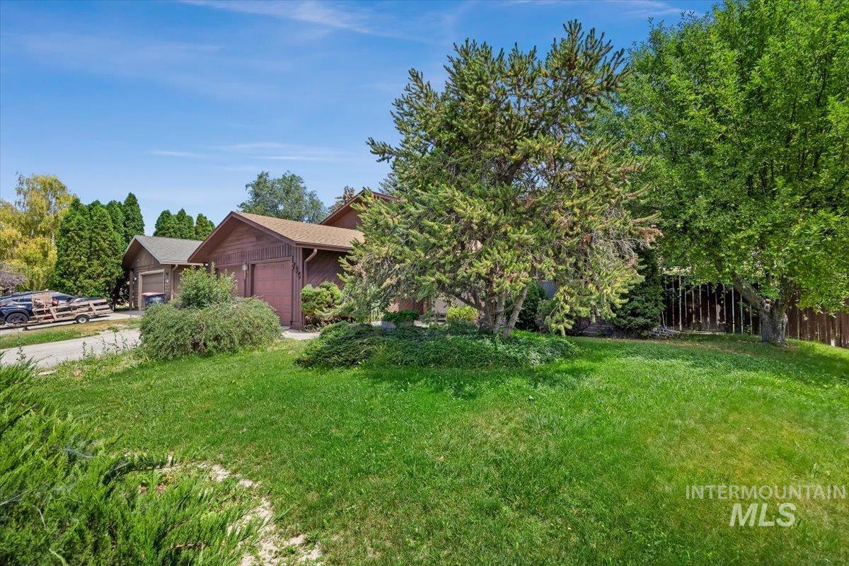 786 Meadows Drive Property Photo 2