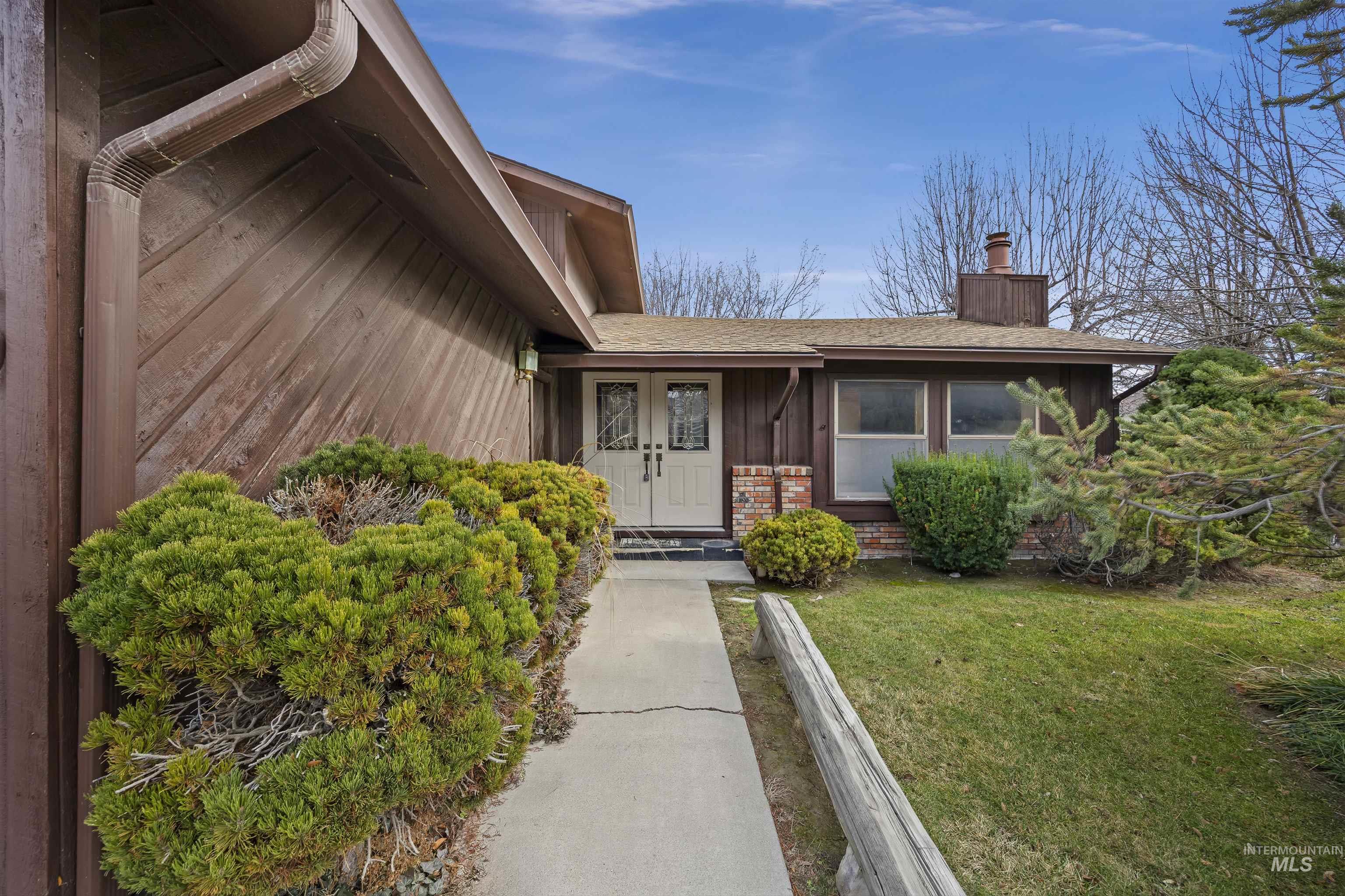 786 Meadows Drive Property Photo 4