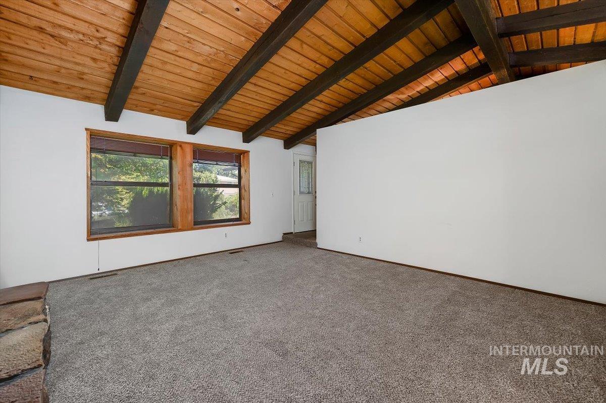 786 Meadows Drive Property Photo 9